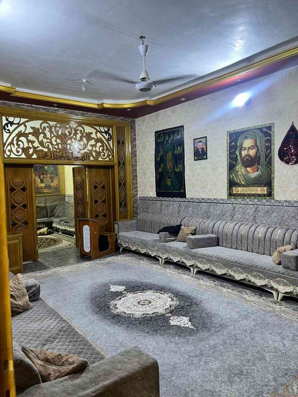 بيت للبيع مساحه ٢٠٠ م طابو صرف بناء جديد طابقين يحتوي على استقبال وصاله و٥ غرف نوم ومطبخ وصحيات وحديقة موقع البيت على حديقة عنوان كربلاء حي القادسية أي استفسار اتصل *********** نستقبل جميع العروض في انحاء كربلاء
سعره ٣٠٥ بي مجال بيع فقط
