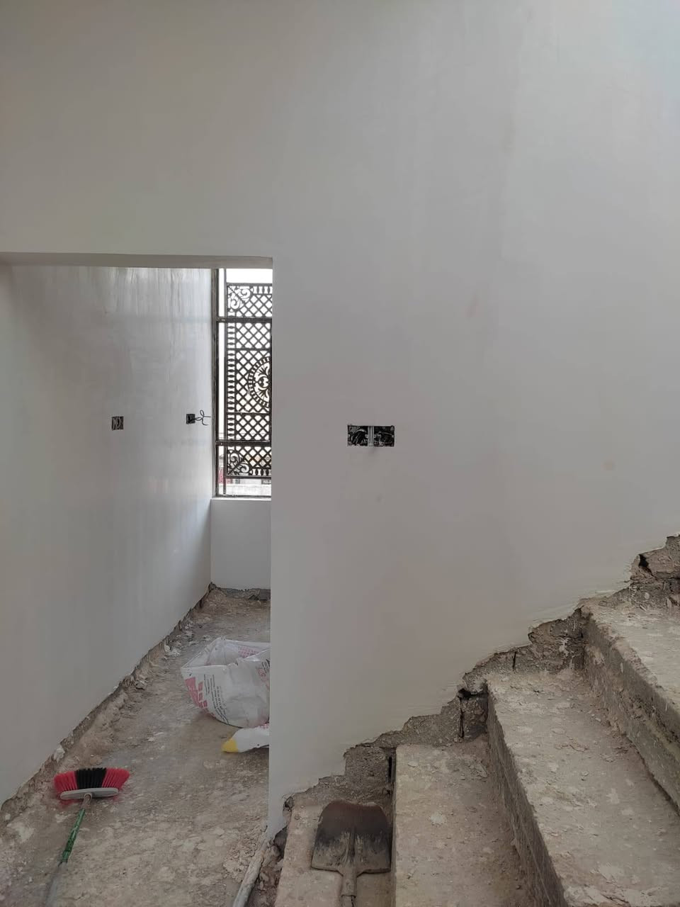 السلام عليكم
خلفه لباخ متفرغ شغل درجه اولى والتزام بلعمل 
لبخ جص . سمنت.  بورك . لبخ واجهات . 
لط داخل وخارج /طلس وفوم الواجهات 
***********
***********
