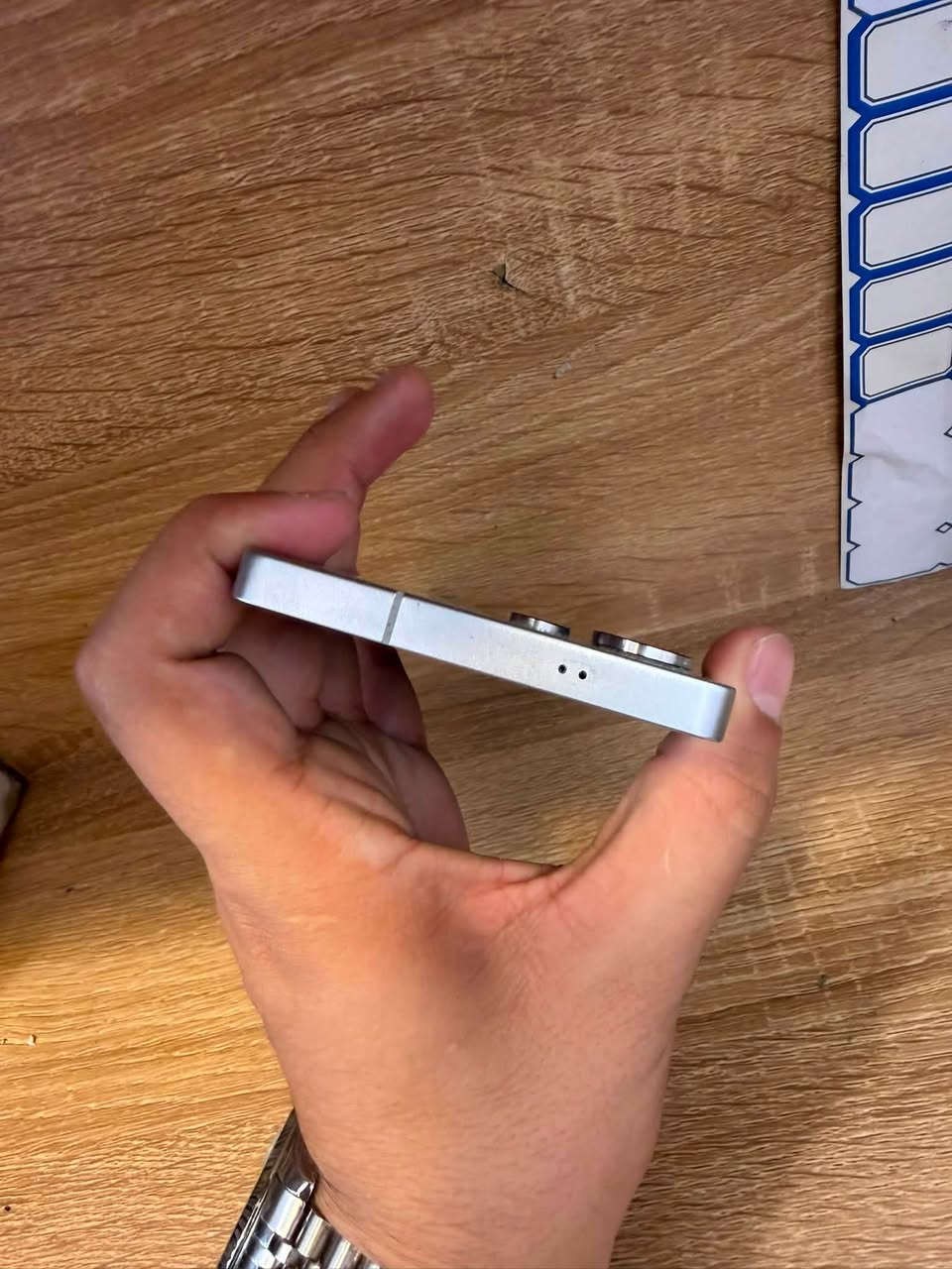 سامسونك S25 Ultra  الجهاز كلش نضيف وستعملل شخصي كامل ملحقات
استعمال كم يوم  فقط لون ابيض 

ذاكره 256 

بغداد المنصور 

***********
