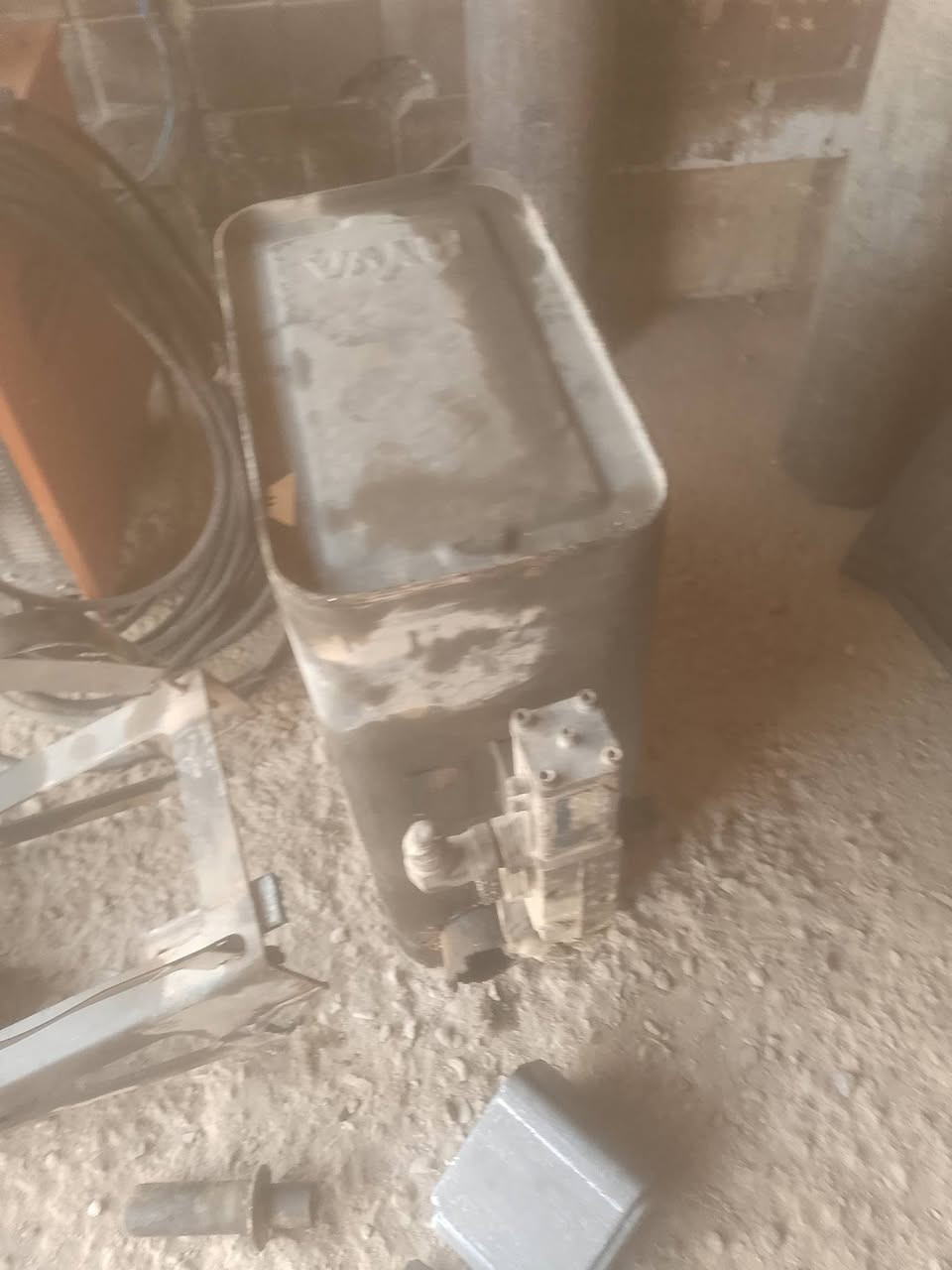 سلام عليكم جك الماني للبيع هوة والتانكي والكنترول كامل ***********
