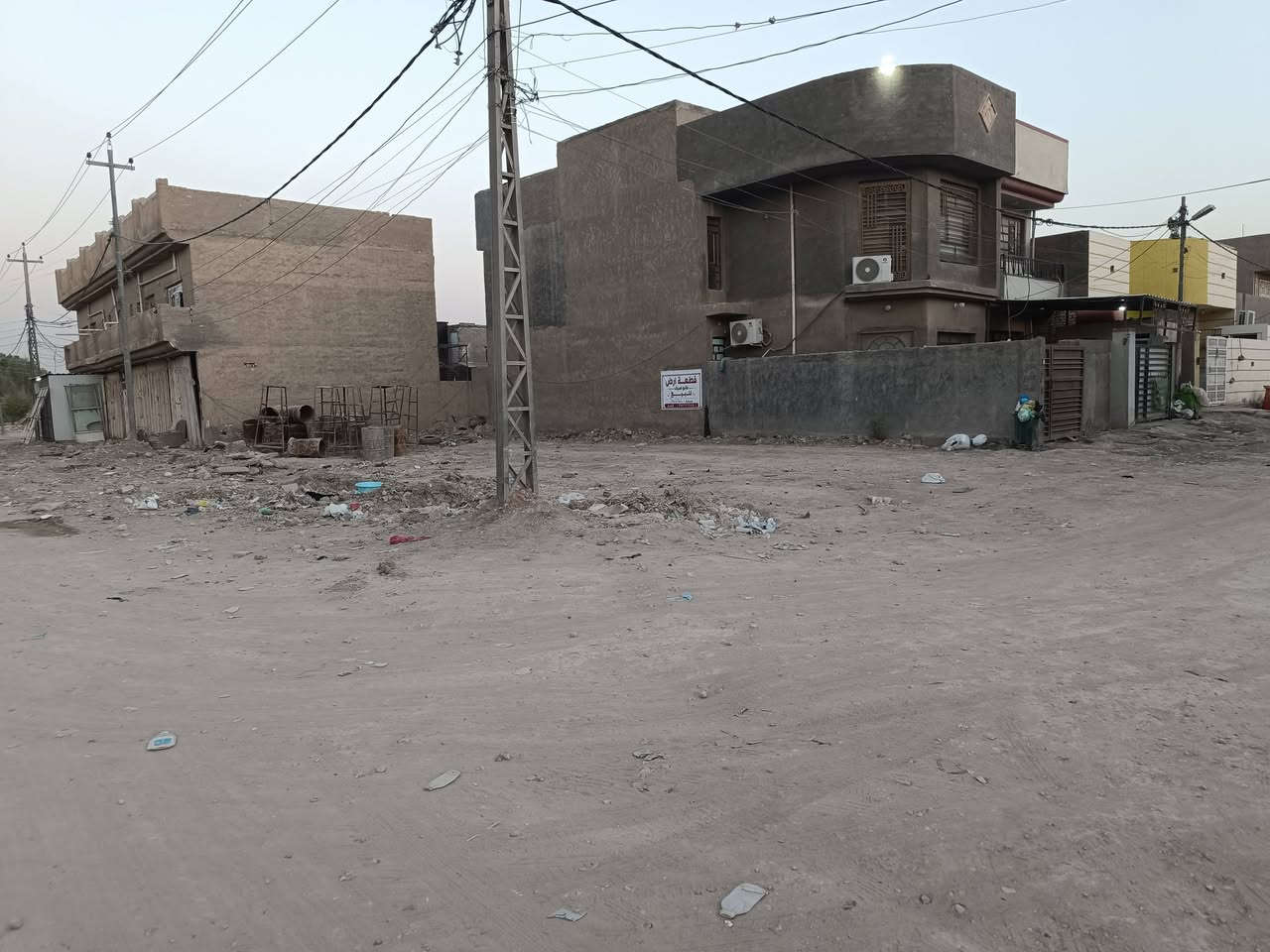 قطعة طابو صرف مساحة ١٠٠م شارع 25 قرب دكتور مثنى البديري الاتصال على الرقم ***********
