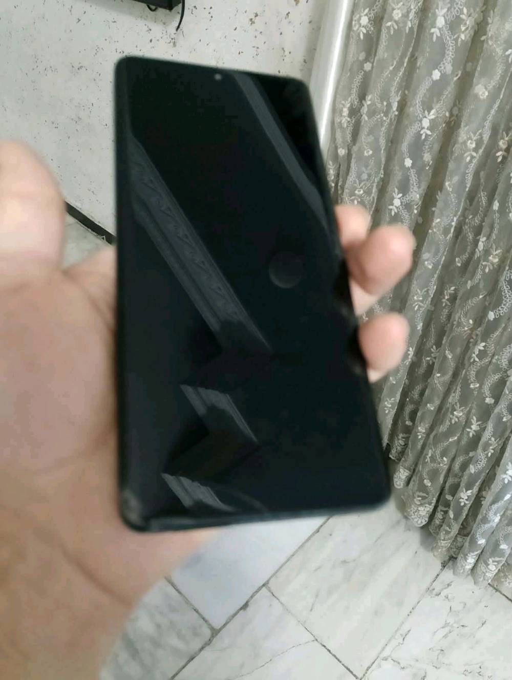 GalaxyS21 Ultra  5G
دبل شريحة ذاكره256/عشوائية 12بس بي كسر بشاشة جوه ما مأثر عل لمس من اول مجبته 
جهاز بلادي ما مفتوح ولا داخل تصليح للبيع لو مراوس بوكو