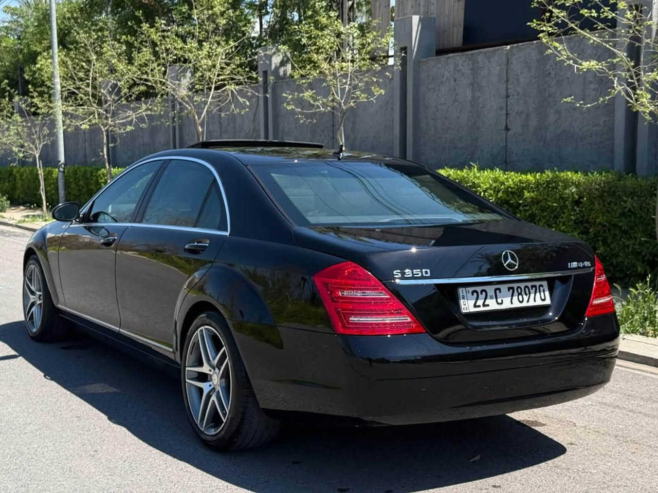 السلام عليكم ورحمة الله وبركاته 🌹

للبيع مرسيدس S-Class S350 موديل 2009 – وكالة بشكير الخليجية

🔹 كفالة عامة مطلقة VIP
🔹 مواصفات واحد على واحد وبلادية السيارة من الدعامة للدعامة، غير مستبدل بها أي قطعة.
🔹 ممشى حقيقي وموثوق.
🔹 باب طويل، مواصفات نادرة جداً بهذا الموديل.
🔹 رادارات جانبية + رادار أمامي + رادار خلفي.
🔹 حساسات محيطية أربعة جوانب.
🔹 Slide Roof.
🔹 رقم دولي جديد.
🔹 السيارة استخدام شخصي ومحافظة عليها بصورة استثنائية.
🔹 من النوادر بهذا الموديل وبهذه النظافة.
🔹 كاملة مكملة، جاهزة، لا تحتاج أي مصرف أو صيانة.
🔹 تايرات جديدة.
🔹 السيارة جاهزة للاستخدام فوراً.

💰 السعر: 197
يوجد مجال بسيط جداً للجاد فقط.

🔄 تحويل مباشر أو وكالة.

***********

السيارة لأهلها، والجاد يتفضل للمعاينة.
