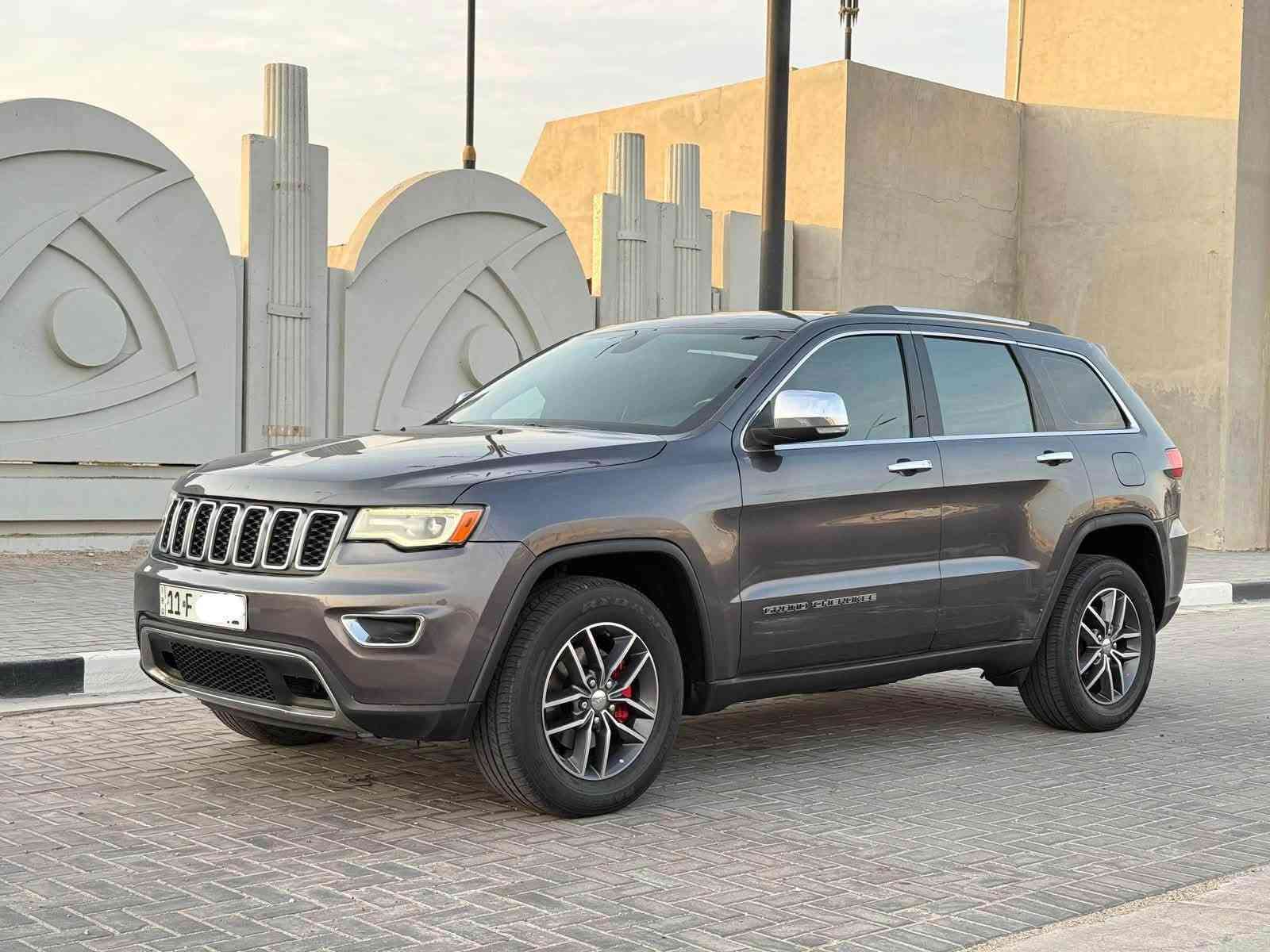 السلام عليكم
جيب لاريدو 2018 بغداد تحويل سنويه ورقام جدد وارد امريكي. قطعتين صبغ فقط.  جاهزه السيارة. تبريد كير محرك حداديه تايرات. فول عدا الفتحة. (لمتد). معروفه مواصفاتها.  محرك 3600.  ماشيه. 92m
مكاني البصره
للاستفسار

***********
