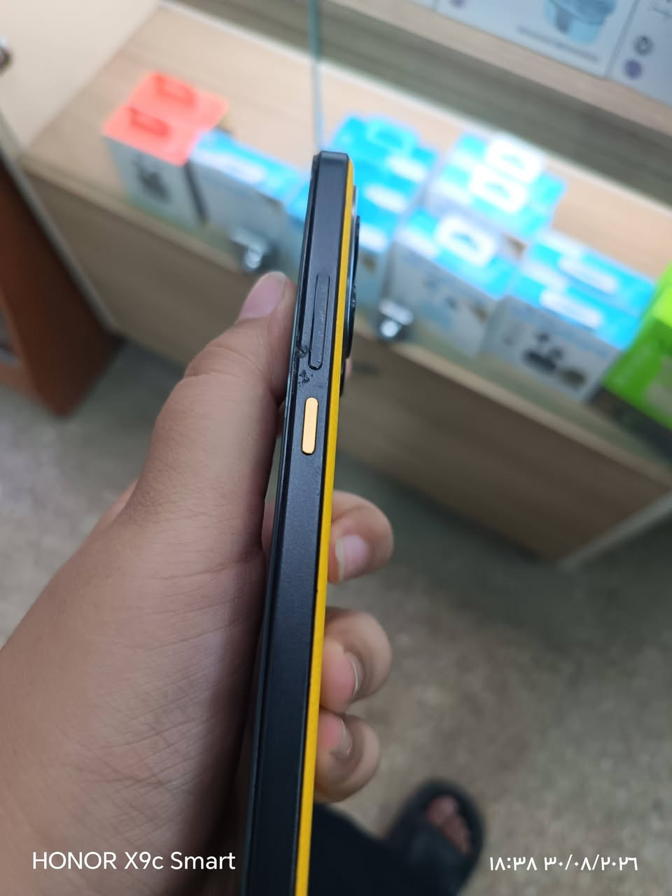 السلام عليكم بوكو x6برو 5جي ذاكرة ٢٥٦ مبدل شاشة متوسطة وبيهة فطر السعر ١٢٥ وبي مجال تواصل 7757606067

