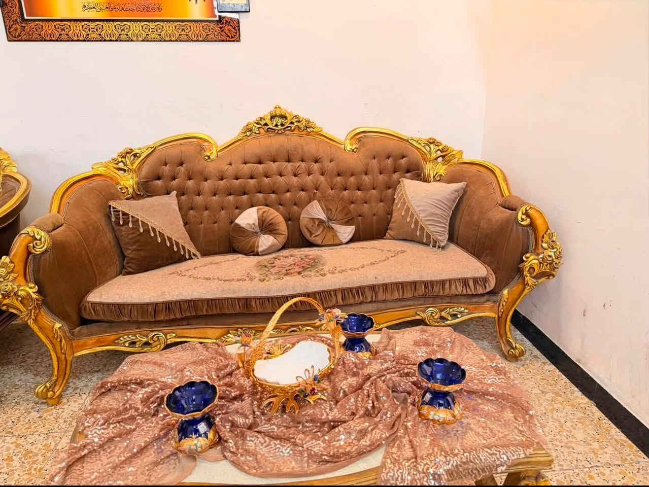 تخم زان مصري  دمياطي  ١٠ مقاعد
نظيف جداً مع طبله وسطيه واثنين جانبيات 

صبغ ورق ذهب 

مكانه الحريه للتواصل

***********
