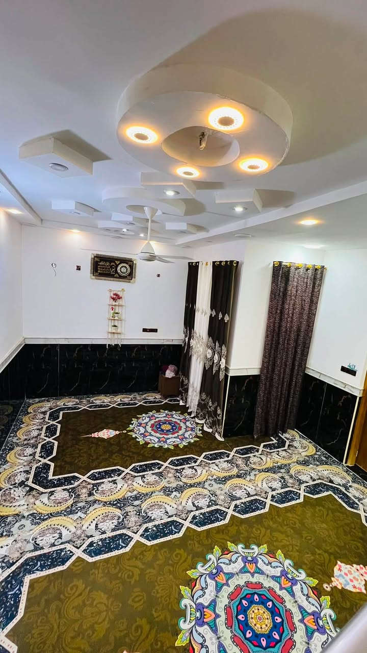 دار للبيع المساحة 200متر  طابقين (ركن) بناء حديث سند زراعي 25 كامل البناء اي نقص مابيه العنوان جمعيات حجي حسن الثانية على شارع 20 للاستفسار ***********
***********
