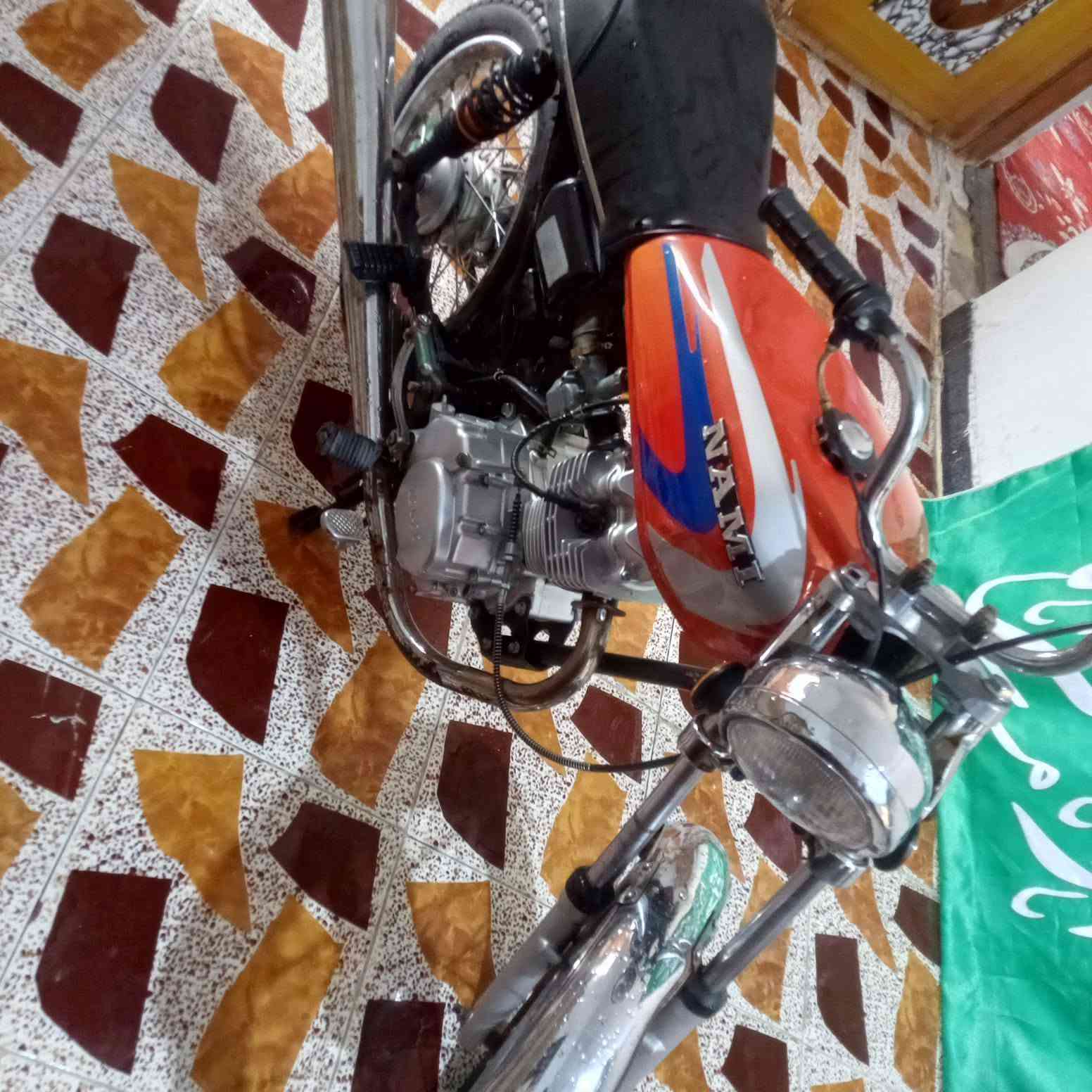 سلام عليكم شاصي  اورق 18 نامه اصلي 
ول تعميره 24 مكينه ما مفتوح سعر 625 وبيه مجال 
مستعجل عل بيعه مكان سوق الشيوخ ***********
