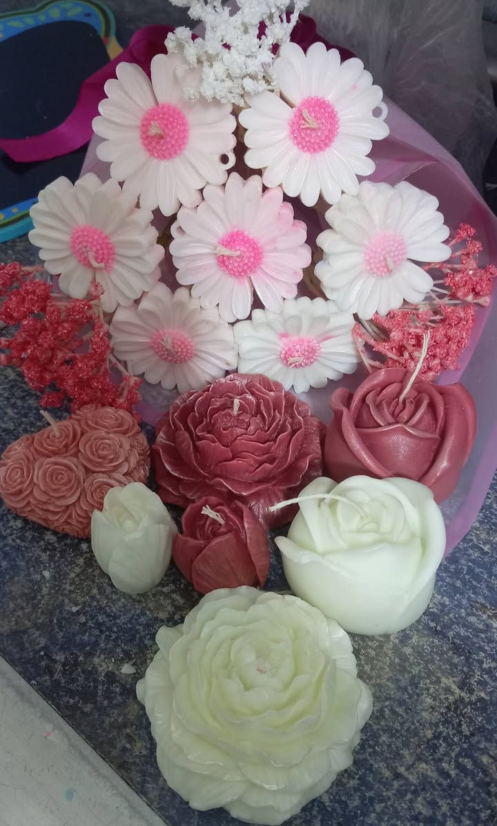 من رخصة المسؤول 🌹
#يتوفر لدينا هدايا بوكسات ورد و باقات ورد
مصنوعة من الشمع المعطر و بألوان جذابة 😍
#الأسعار حسب الطلب
#للحجز والاستفسار التواصل على الخاص او عن طريق الواتس آب *********** ✉️
