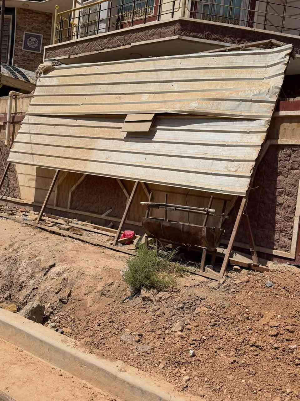 سقيفه للبيع
***********
