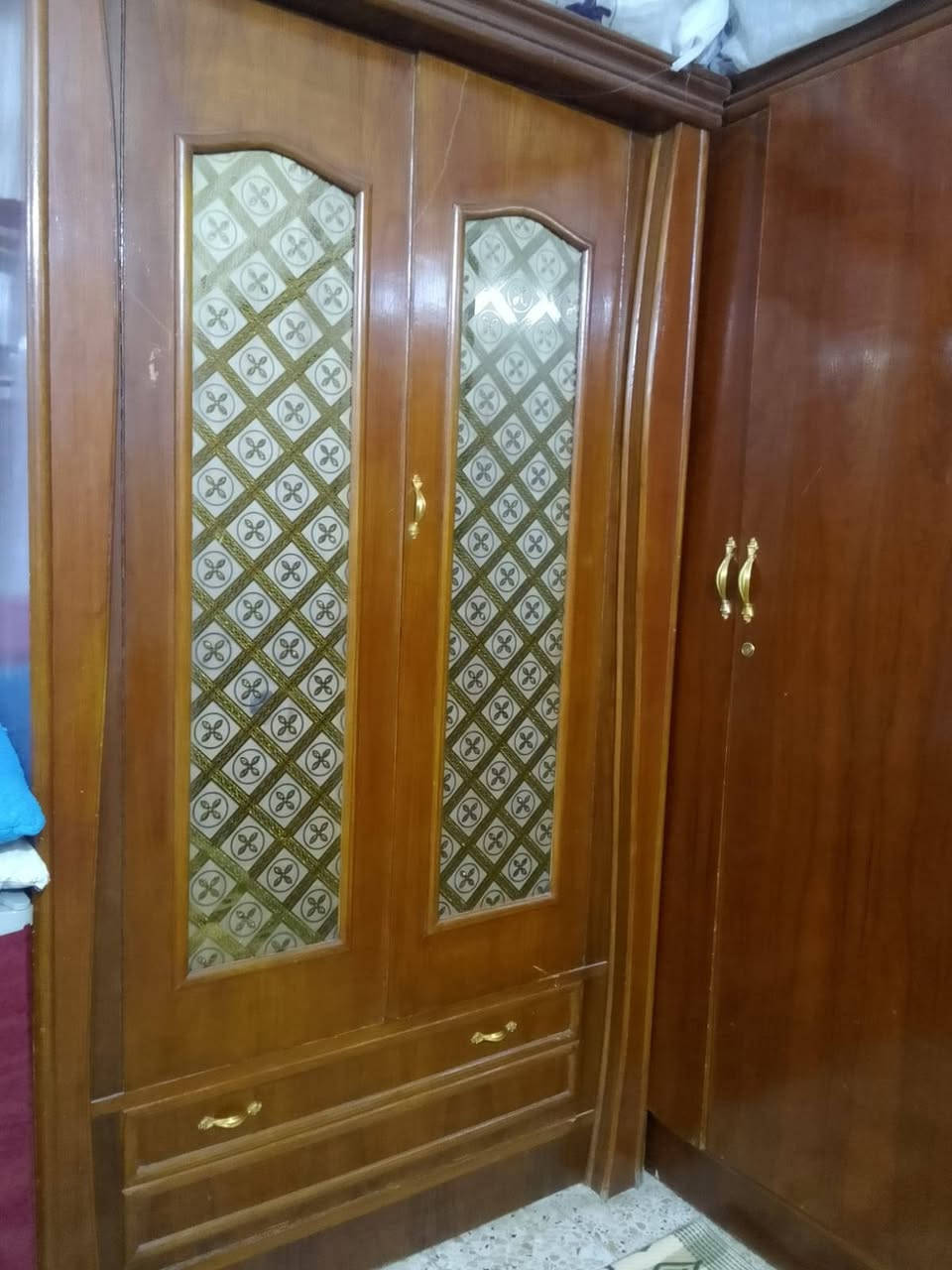 السلام عليكم غرفه اخشاب للبيع صاج عراقي ثكيل ودرجه أولى للإستفسار الاتصال على الرقم وبخدمتكم*********** مكاني ديوانيه حي العسكري
