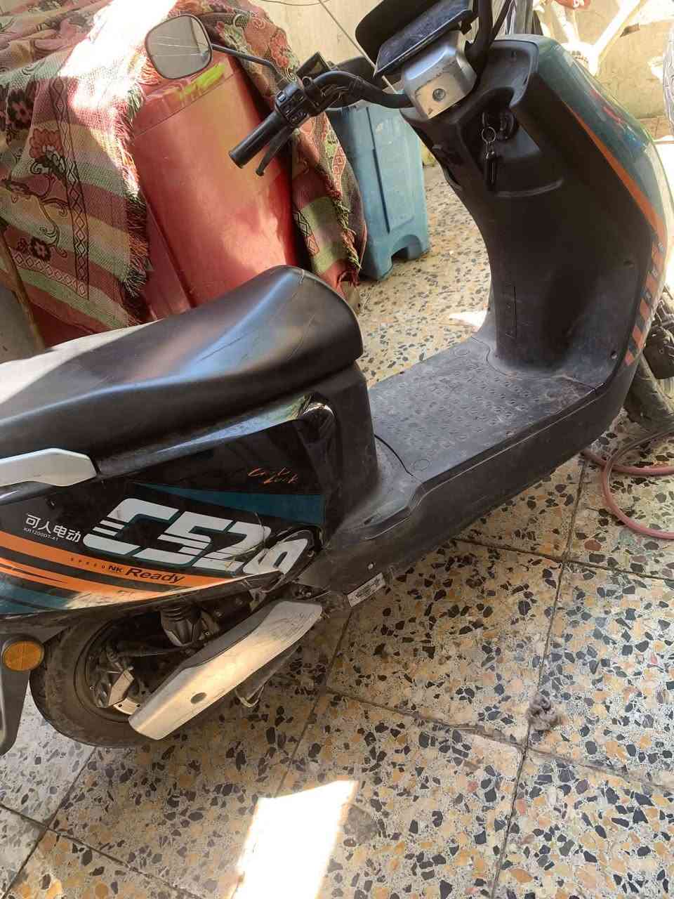 سلام عليكم. دراجه شحن كامله بس نقص بطاريات جيب بطاريات وشغل وطلع ضمان . ب ٣٥٠ . بغداد حي العامل. 
*********** واتساب
