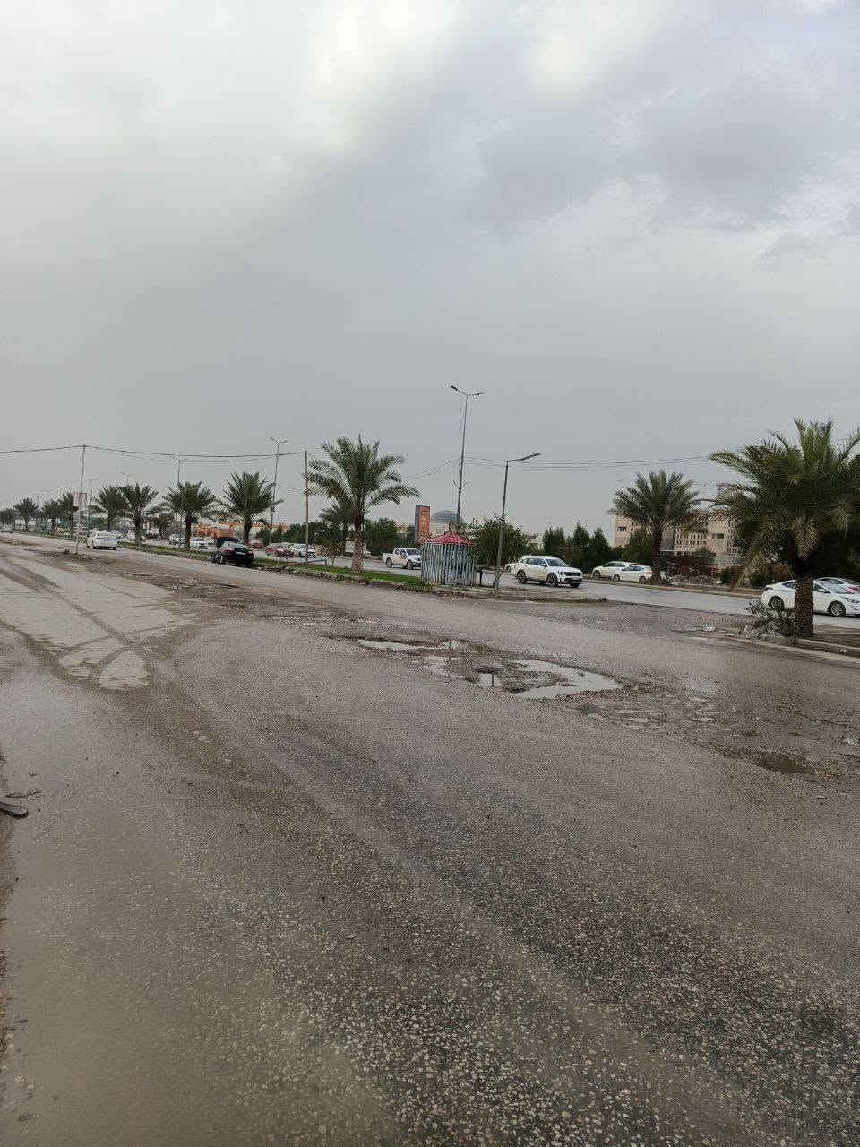السلام عليكم🛑 عقار للبيع
دار بناء قديم مساحة الدار 200 متر
عنوان في النجف حي الجامعه على الشارع الخدمي لشارع الصب 
للاستفسار الاتصال او مراسلة على رقم ***********
