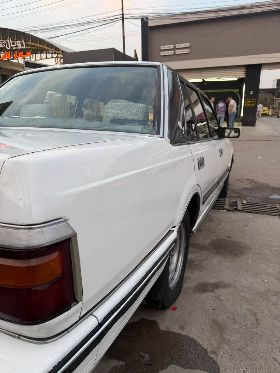 للبيع • سيارة • معلومات قليلة