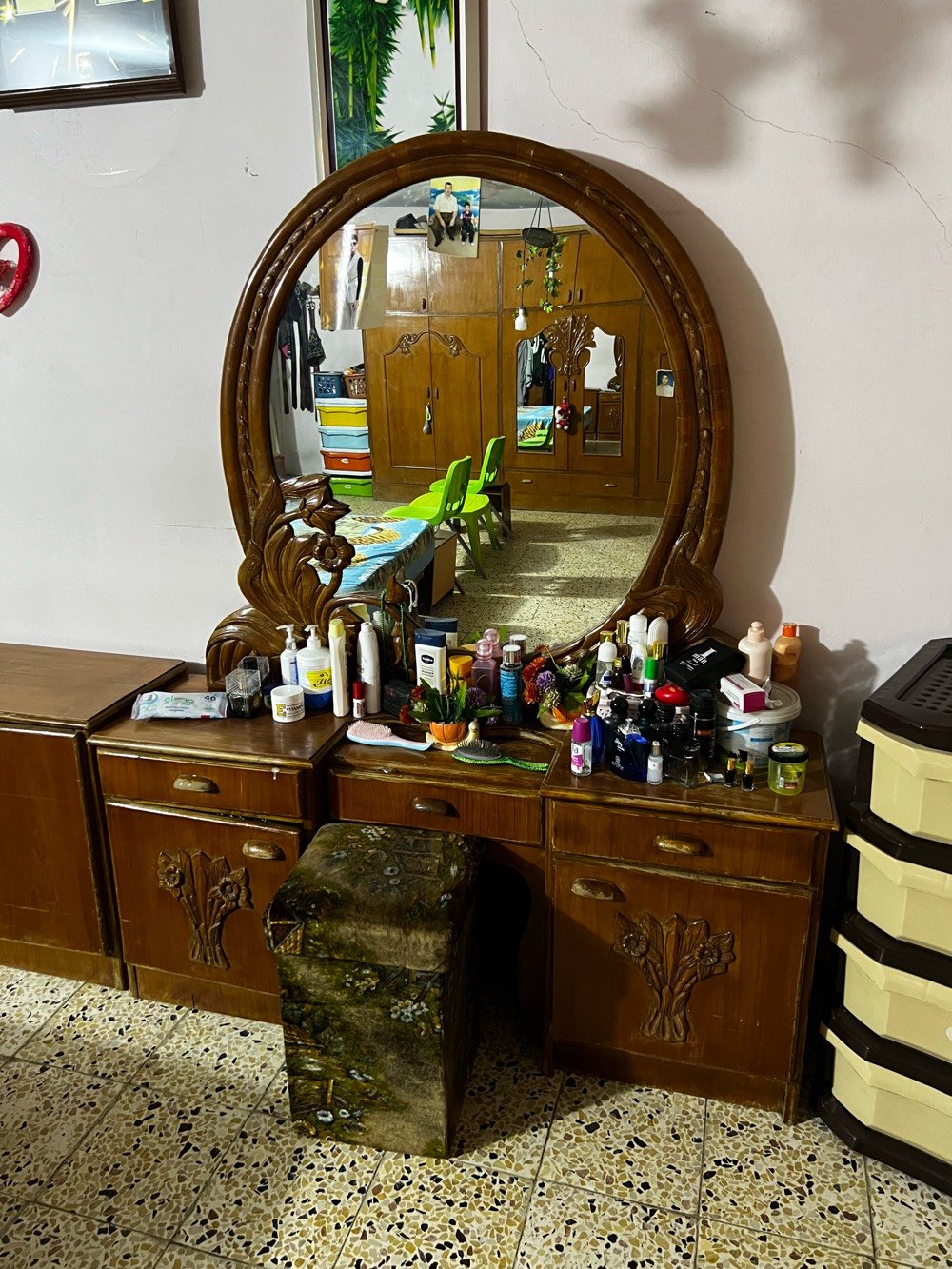 غرفت نوم اخشاب مستعمله خشب صاج يحتاجلهة بس صبغ الله شاهد نضيفة السعر 750 بيهة مجال ‭‭***********‬