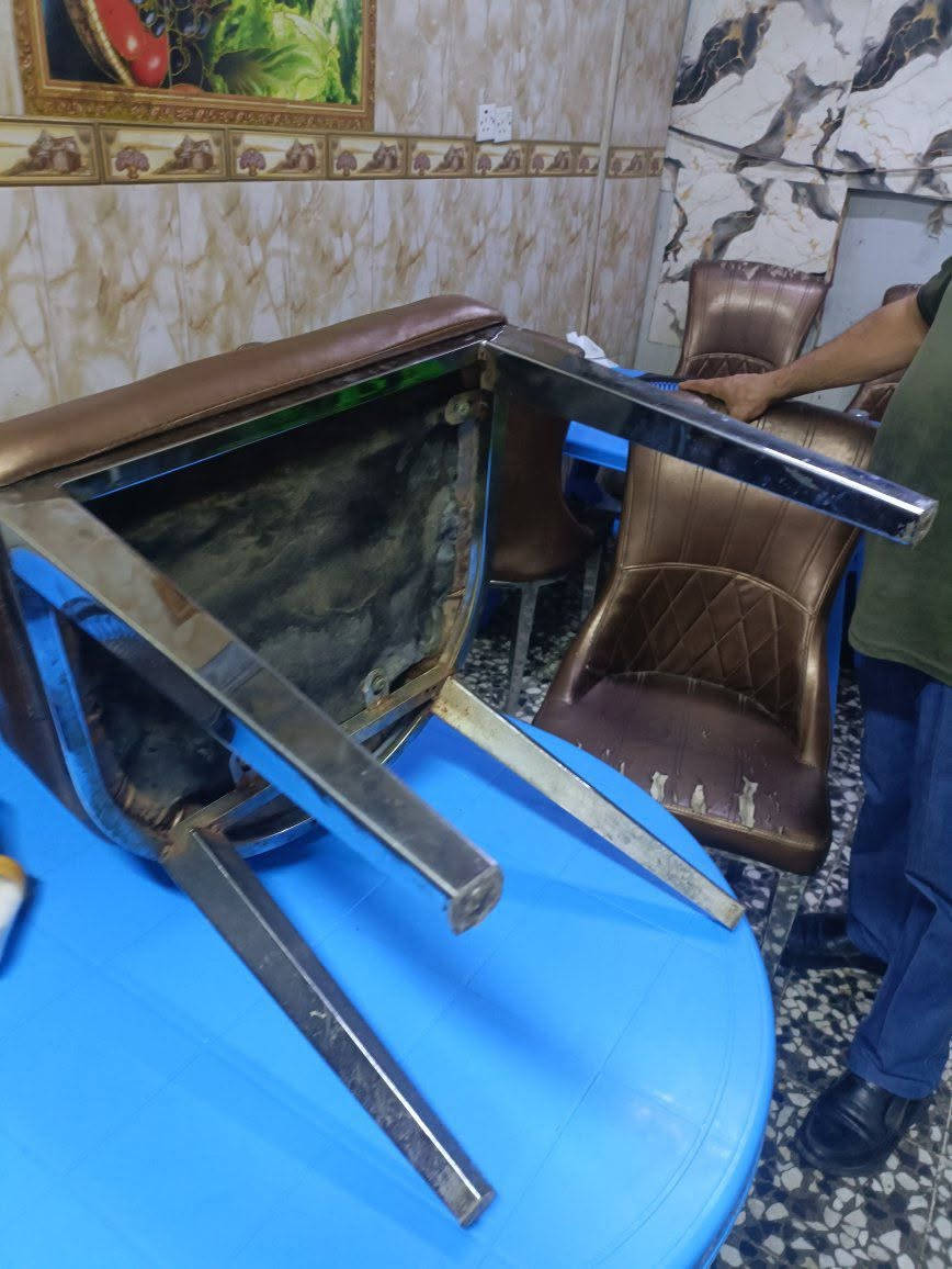 8كراسي راقية للبيع سعر الكرسي 25 بيها مجال 
في طويريج ***********
