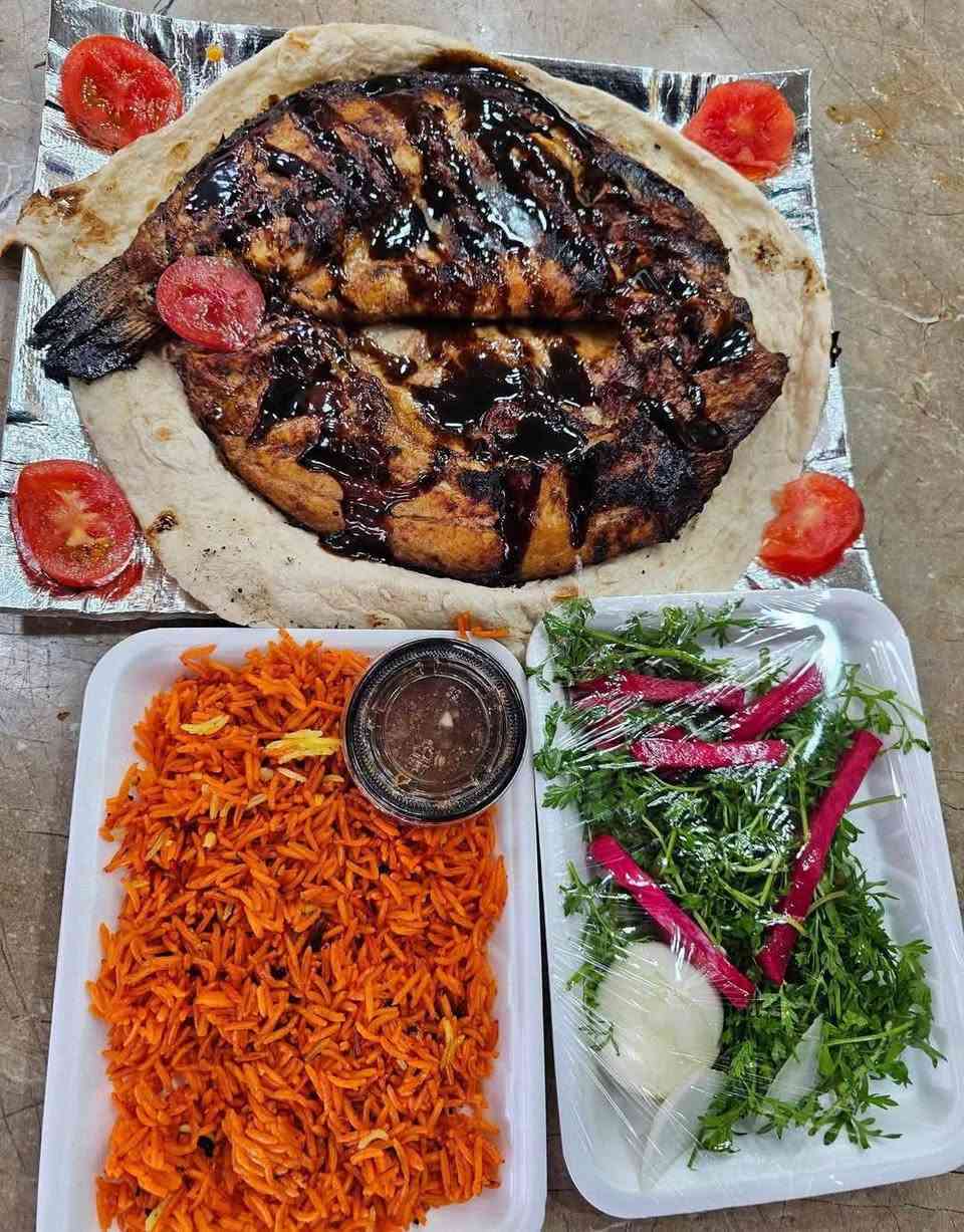 كباب لحم
تكه دجاج 🍗 

عرض كباب ودجاج متوفر

قوزي ع تمن
مندي لحم

مندي دجاج

سمك شوي. كيلو. ب7
سمك شوي كيلو وربع ب9
سمك شوي كيلو ونص.11

سمك شوي وزن كيلوين 13:  الف

مطبك سمك. 12 الف

دجاج ع تمن

تمن مندي

تمن ابيض
مرك قيمة
مرك فاصوليا
مرك باميا

كبة برغل
بركر لحم
كبد وحواصل 5 كيلو

@إشارة

نص مكتوب في الصور:
- كيلو فراسم.بدون.طبخ ب 6 الاف الكيلو بسته
- مطعم بركات الحسين
- الكيلو ب ٦ لاف
- مطعم ومشوبات بركات الحسين رقم الحجز *********** قضاء الشطرة مول بسم الله المشويات كيلو كباب لحم وزن 20 شيش نص كيلو كباب لحم وز... كيلو كباب دجاج نص كيلو كبا كيلو ص... نص نص دجاج ذبح ب 5