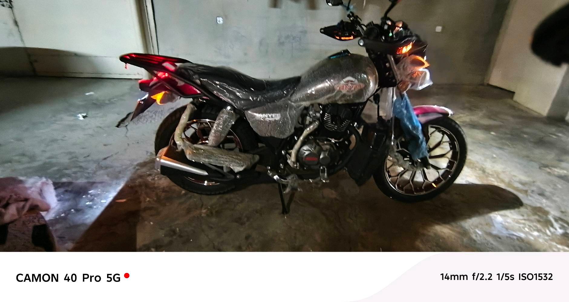 السلام عليكم. دراجه هيوشا موديل 2026 صفر مسجل رقم (صلاح الدين) محرك .(200cc) عداد (180). شحن 🔋⚡موبايل USp  . صالنصه كاتم. مكينه ناعمه