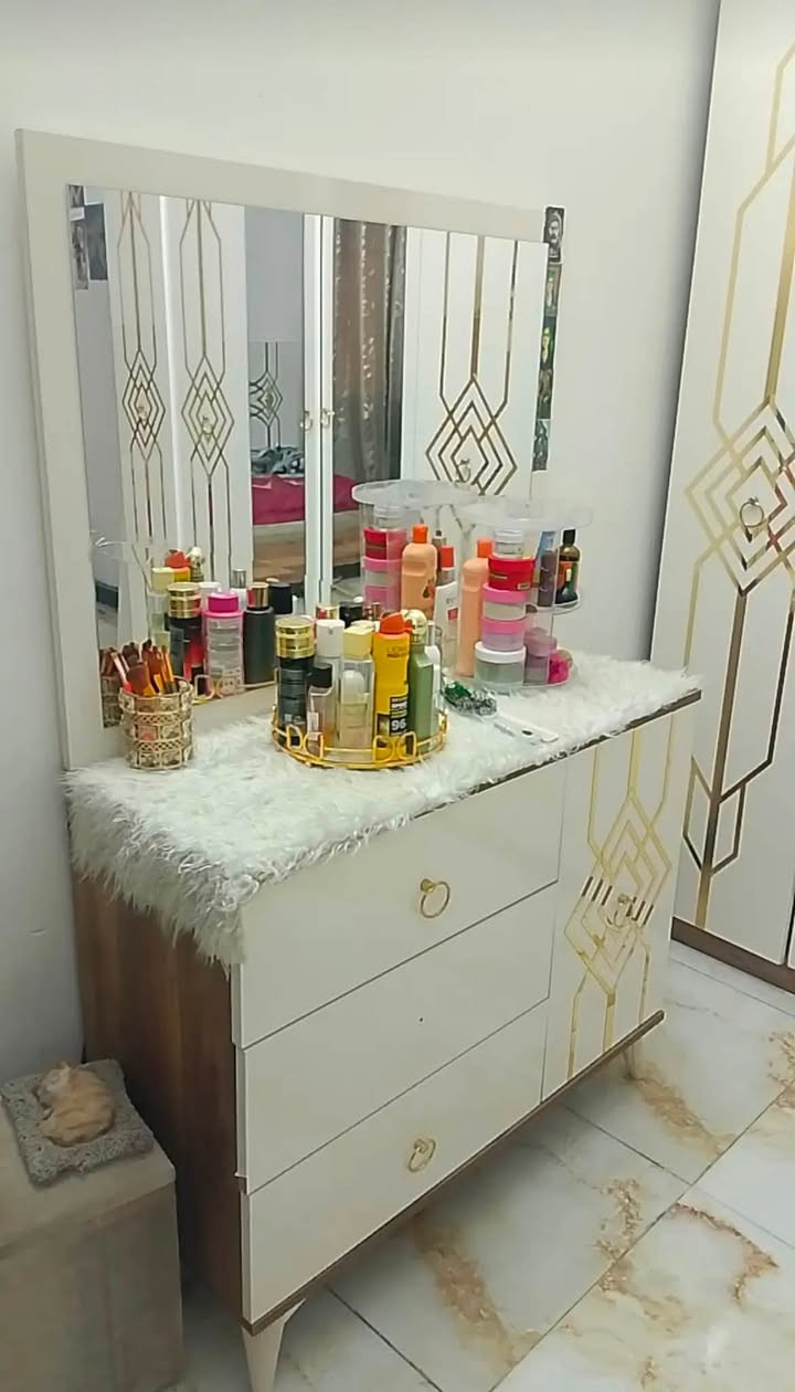 تسع قطع نضافه ٩٥٪؜ سعرها ٥٠٠ مع شد ونقل داخل بغداد  مجاناً
***********
