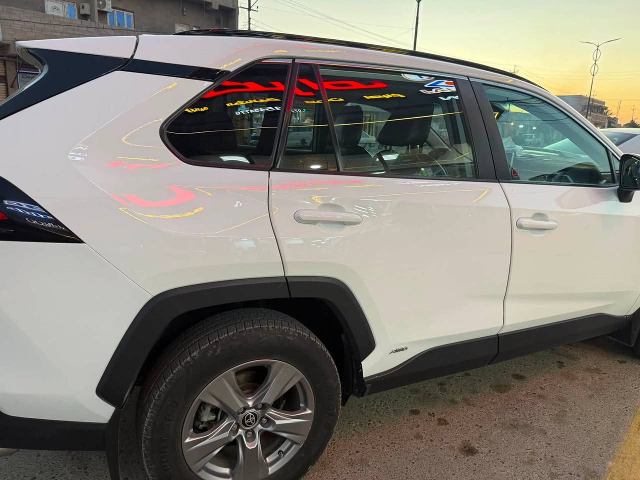 السلام علیکم 
سيارة RAV4 هايبرد 2023
محرك 2500 السياره فول مواصفات 
وارد كندي ضرر خشم الجاملغ وتبديل بنيد بلادي 
فئه XLE 
كشنات جلد + فتحه
تدفئه كشنات + مقود
ماشيه 64 الف
حداديه امامي + خلفي كامله
رقم بغداد - بأسمي
سيارة جاهزه ونضيفه جدا
مكانه تكريت 
السعر 235$ وبيه مجال 
للاستفسار : ***********
