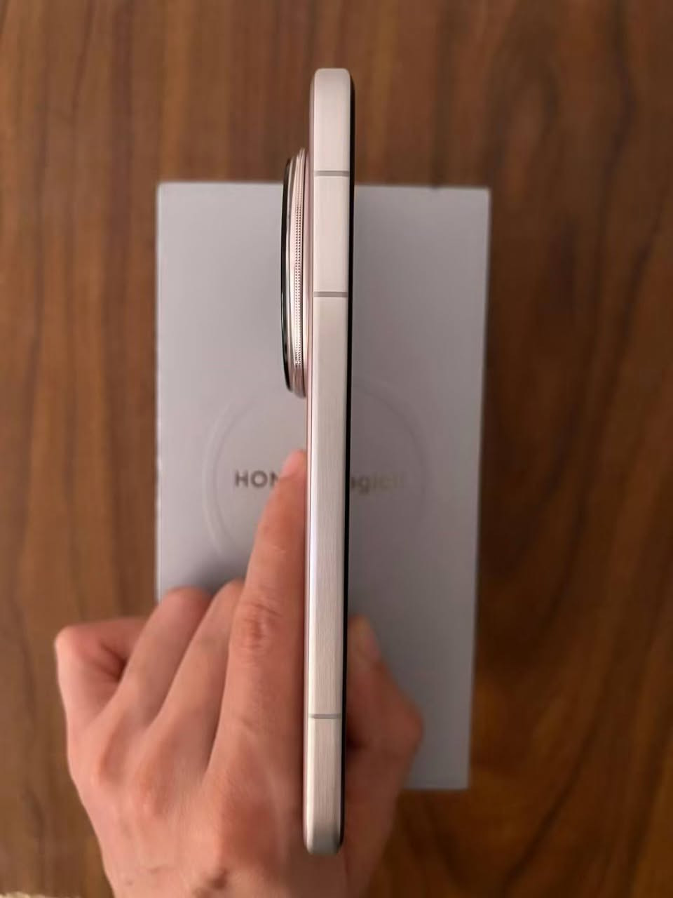 HONOR Magic8 Pro للبيع نظافه 100% ذاكره 512 ملحقات كامله مكاني بصره سعر خاص ***********
