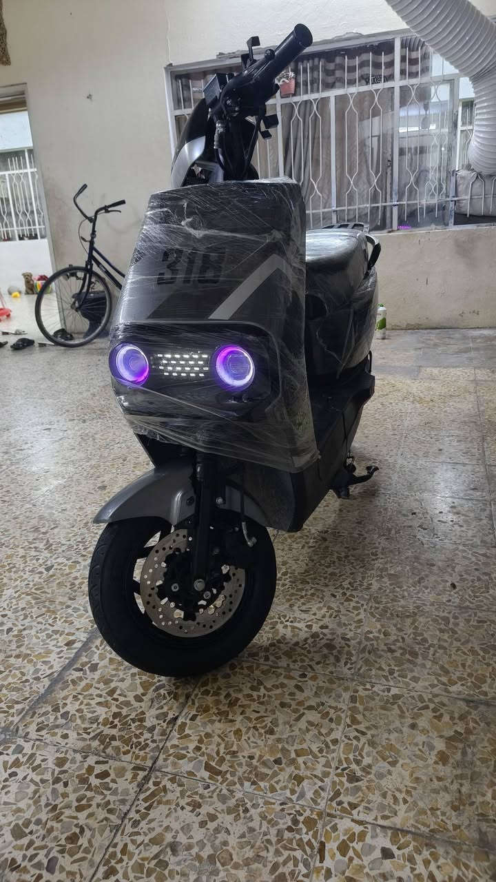 للبيع 318 موديل 2025 بطاريات 6دبل ملف 2000شرط مطور كلو شغال مابيه اي عطل درع اصلي بك رجوع R  اربع نمر سرعه 99 حقيقي 70/75 مطور جاهز السعر 550وابيه مجال شي قليل رقم الهاتف *********** بيه واتساب مكاني موصل حي عدن

