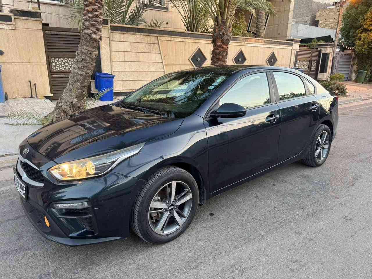 كيا سيراتو 2019 خليجي لون حبري
محرك 1600 دوش مكفوله هيه والكير ايضا
مكفوله من الضربه والصبغ والتبديل والبارد والسونار واضح كلشي فقط شبر بالدعاميه الخلفيه
رقم اربيل الجديد تريد وكاله او تحويل 
ماشيه 100 الف 
شاشة كار بلي تبريد ثلج صدر جديد تخم تاير باتري جديد 
مكاني بغداد العامريه سعرها ١٣٣وبيها مجال ***********ابو احمد

