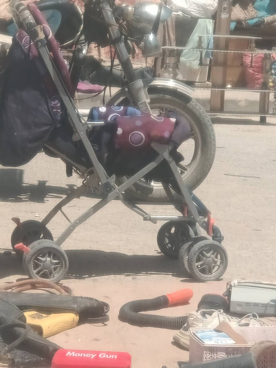 عربانه طفل لبيع وشراي يجي خاص او يتصل على الرقم ***********
