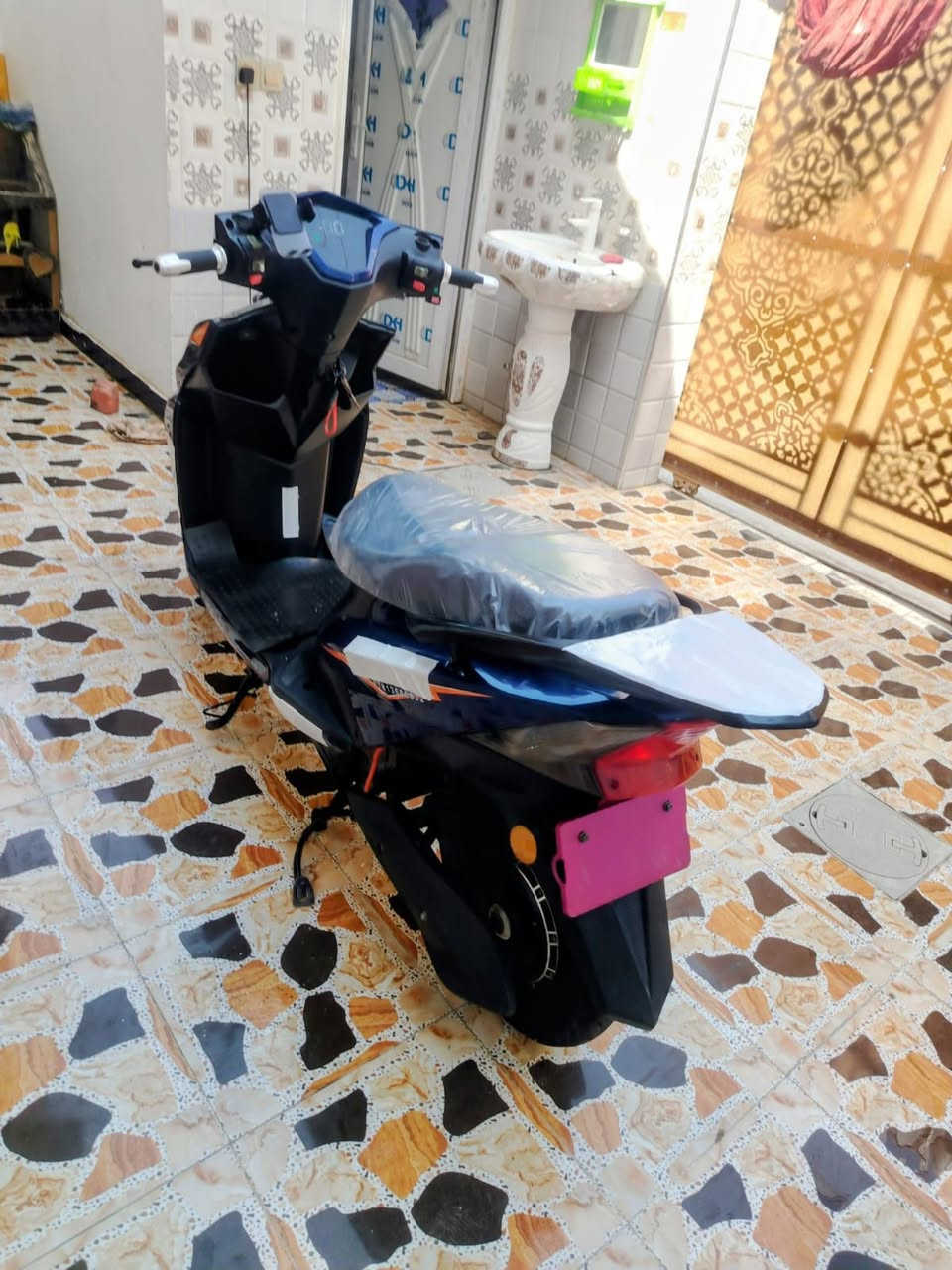 ---

*السلام عليكم*

دراجة شحن للبيع نوع *سكنس الأخوين - SUPER SUNNY*
*6 بطاريات - فول عالفحص 🔋*

*المواصفات:*
✅ 6 بطاريات فول عالفحص
✅ بريك خلفي شغال 100%
✅ لايت عالي ناصي شغال
✅ عداد شغال
✅ 4 سرع
✅ كهربائيات كلها شغالة
✅ اشاير يمنى ويسرى شغالة
✅ دراجة زيرو - نظيفة

*السعر: 500 ألف دينار*

*رقم الهاتف: ************
*المكان: الفلوجة - 

-
