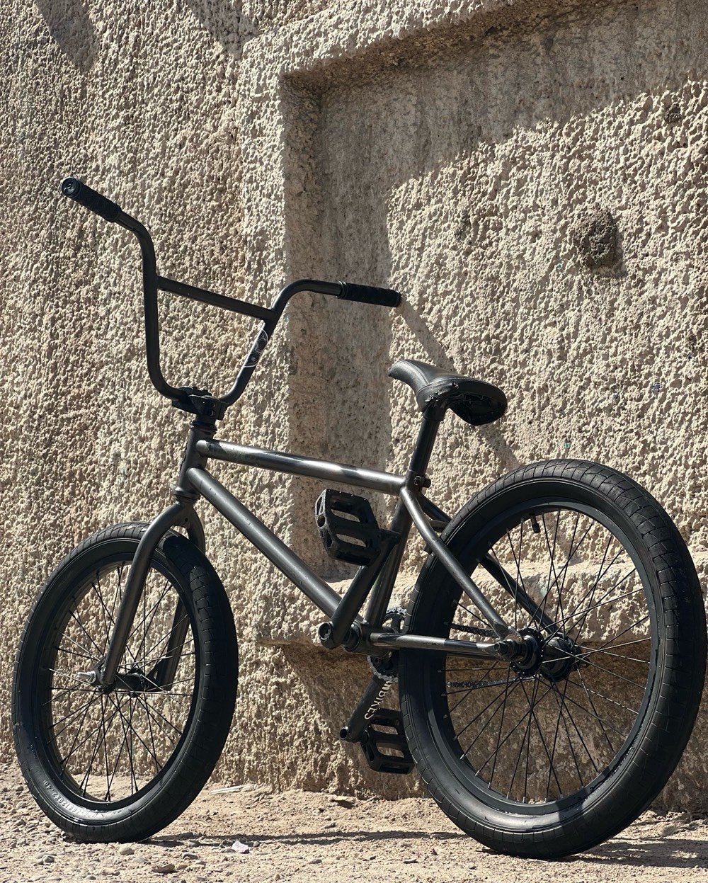 (متوفر الان bmx)
سلام عليكم احبتي ليوم جبتلكم بايسكل bmx جديد شكاكي 
ماركه عالميه (STOLEN) فول وزنه خفيف ريشه يتحمل وزن ثقيل سارع قبل الحجز !!
الاتصال والاستفسار ***********
👇👇 المواصفات 👇👇
نوع الماركه : BmxSTOLEN ، بي ام اكس ستولن
سعر ثابت : 250 الف دينار عراقي وتوصيل مجاني فقط بغداد
!!
حجم البايك : 20.75 عالي
وزن البايك: خفيف 9كيلو غرام / يتحمل وزن ثقيل 75 وأكثر
تايرات : اصليه حجم 20.40 عراض
وياله : طبقتين عراض مكينه يمنه صوت عالي
ركبه وسكان : عاليات 
الكشن : نوعيه فلاي جلد
توجد خدمة توصيل بغداد فقط