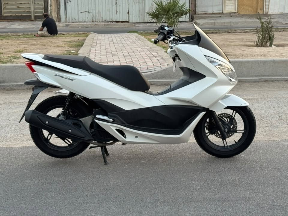 سلام عليكم خوان Pcx جيل ثاني ياباني مكفوله كفاله عامه Jf دراجه بل كارتون ماشيه 25 الف. سويجات 2.  وصل معرض موجود صارلهه شهرين من نازله تتعب تكول جديده. دهن موتل بانزين محسن.  حساس زدحام حساس ستان كلهه شغال.  حته عده موجوده مكاني بغداد. بلديات. ***********
