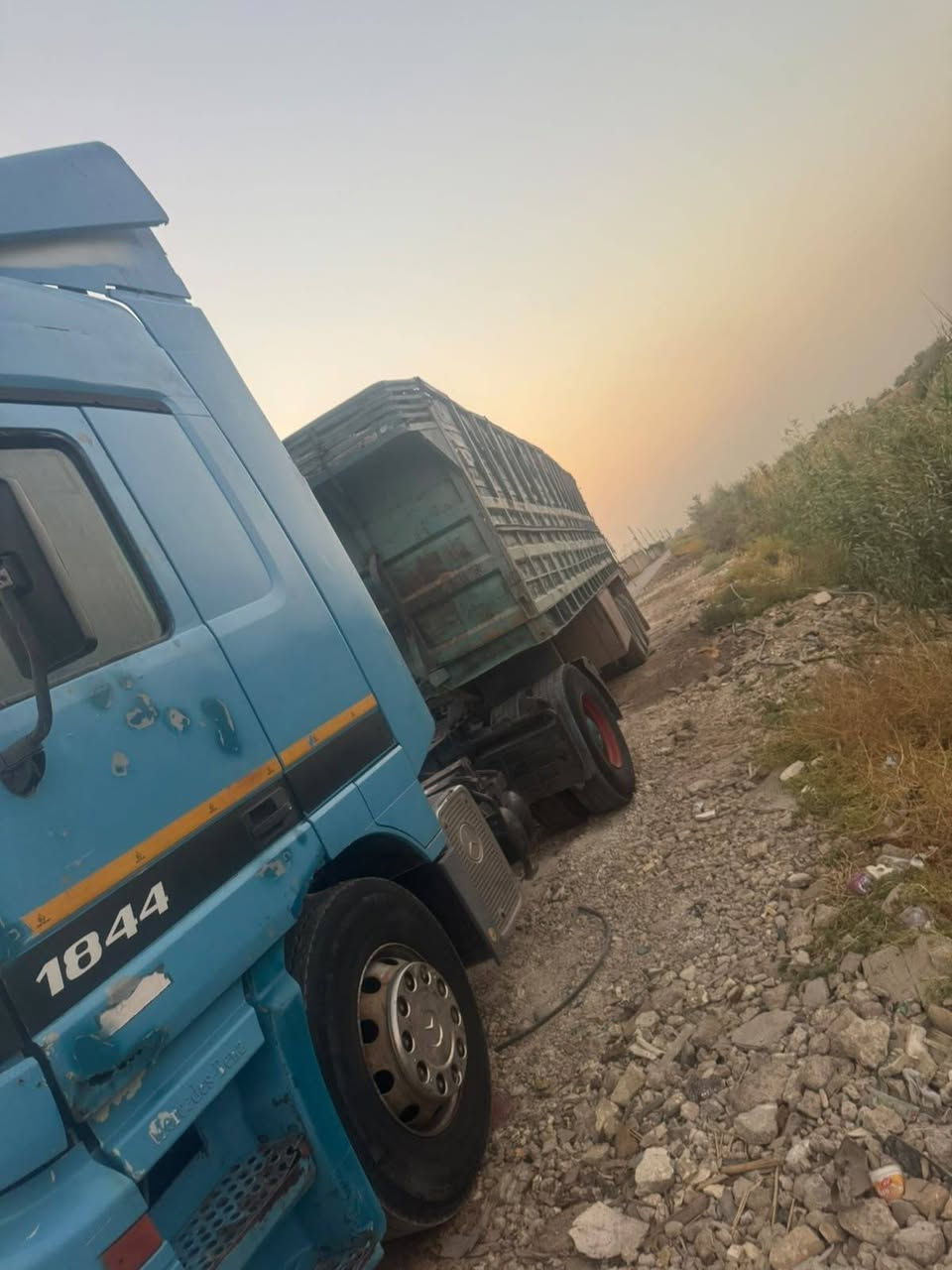 كتروس موديل 97 كير محرك كسل شاصي مكفولات رأس وعربانه  ٣ دناكير سرابس مذكور بل سنويه فلات جوانب متحركة  رقم واسط مشروع وطني تحويل سعر شدتين وربع ٢٢٥  ورقه وبيه مجال مكان بغداد  بسمايه ***********
