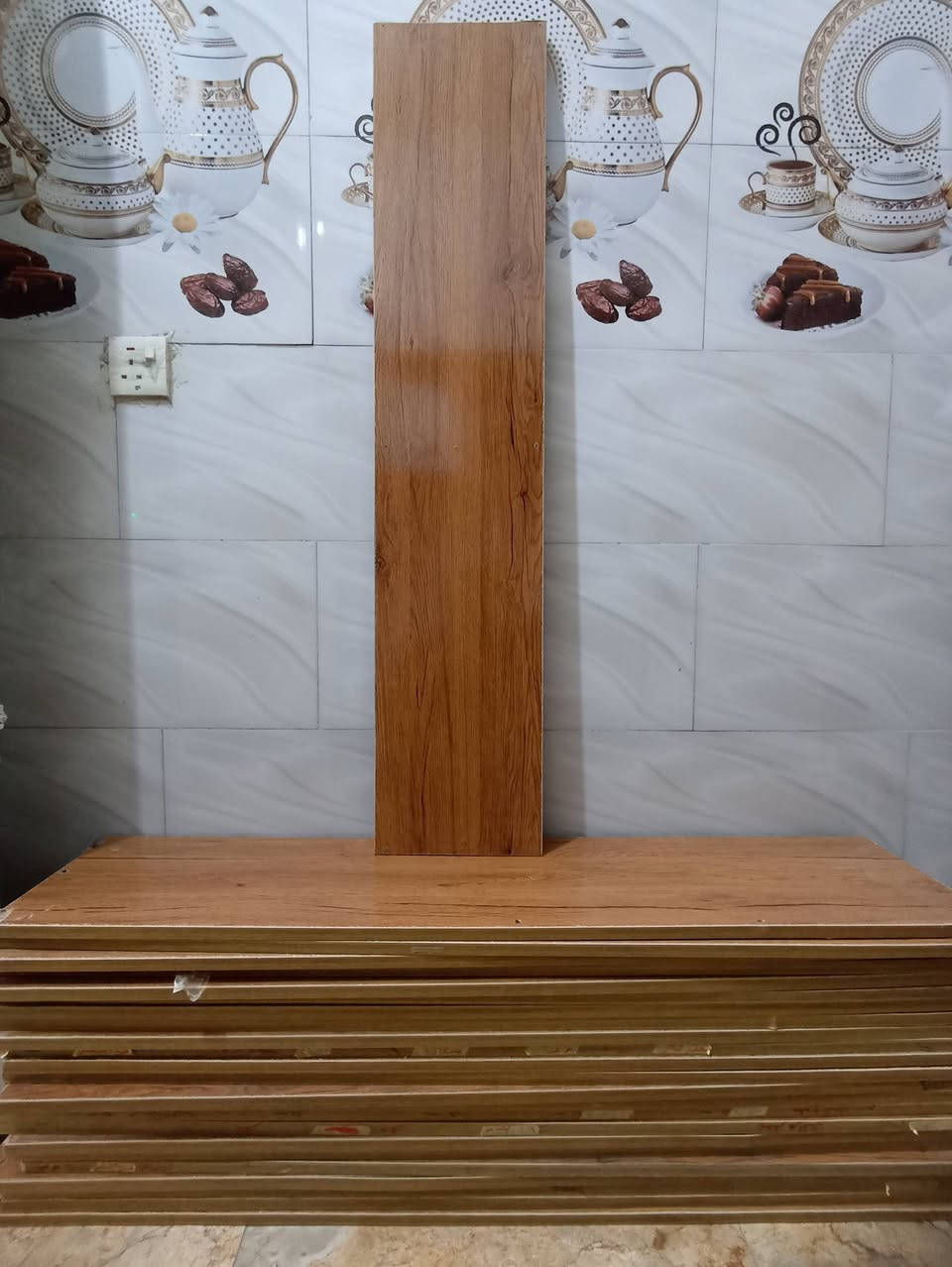 السلام عليكم رفوف عدد 24 قطعه رف وحمالات عدد 20 استعمال قليل السعر150 وبي مجال *********** واتساب
