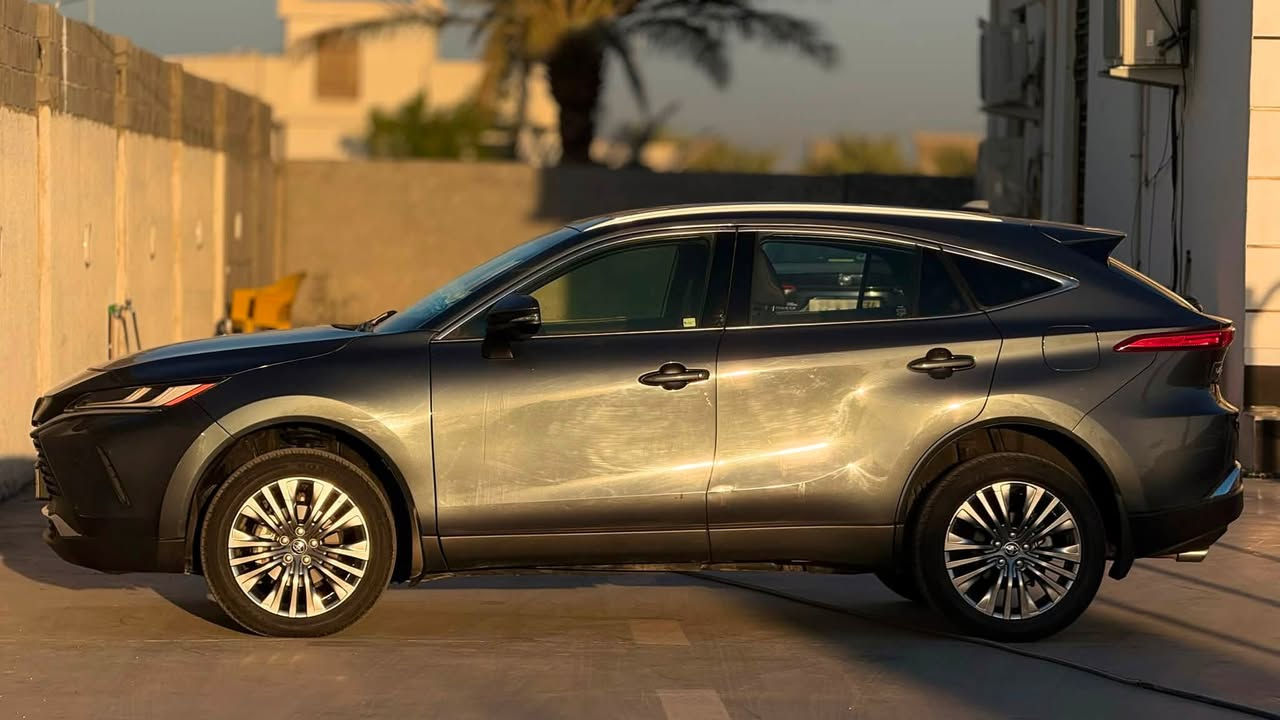 السلام عليكم تيوتا فينزا 2022 هايبرد وارد امريكي
الفئة: Toyota Venza XLE 2022 2.5L
          حجم المكينه :2500 هايبرد 
           حالة الايرباك : برده
الضرر : باب وجاملغ امامي بصف السايق
#مواصفات XLE
1.شاشه 
2. قياده ذاتيه
3.كشن السايق ميمري 
4.كشنات كهرباء
5.هندبريك بصمه
6.كشنات جلد
7.ثلاث وضعيات قياده
8.حساسات خلفيه امامي 
9.صندوك كهرباء
10.رادرات جانبيه
11.رادار امامي
12.هيترات بالكشنات + تبريد 
13.بصمه
14.بصمة ابواب
15.اشاير بالمري
16 . شحن واير لس 
… فول عدى البنوراما…
#السعر 225 مرقم بغداد وبيها مجال  
تفاصيل اكثر هذا رقمي *********** 
مكان السياره الأنبار / فلوجة
