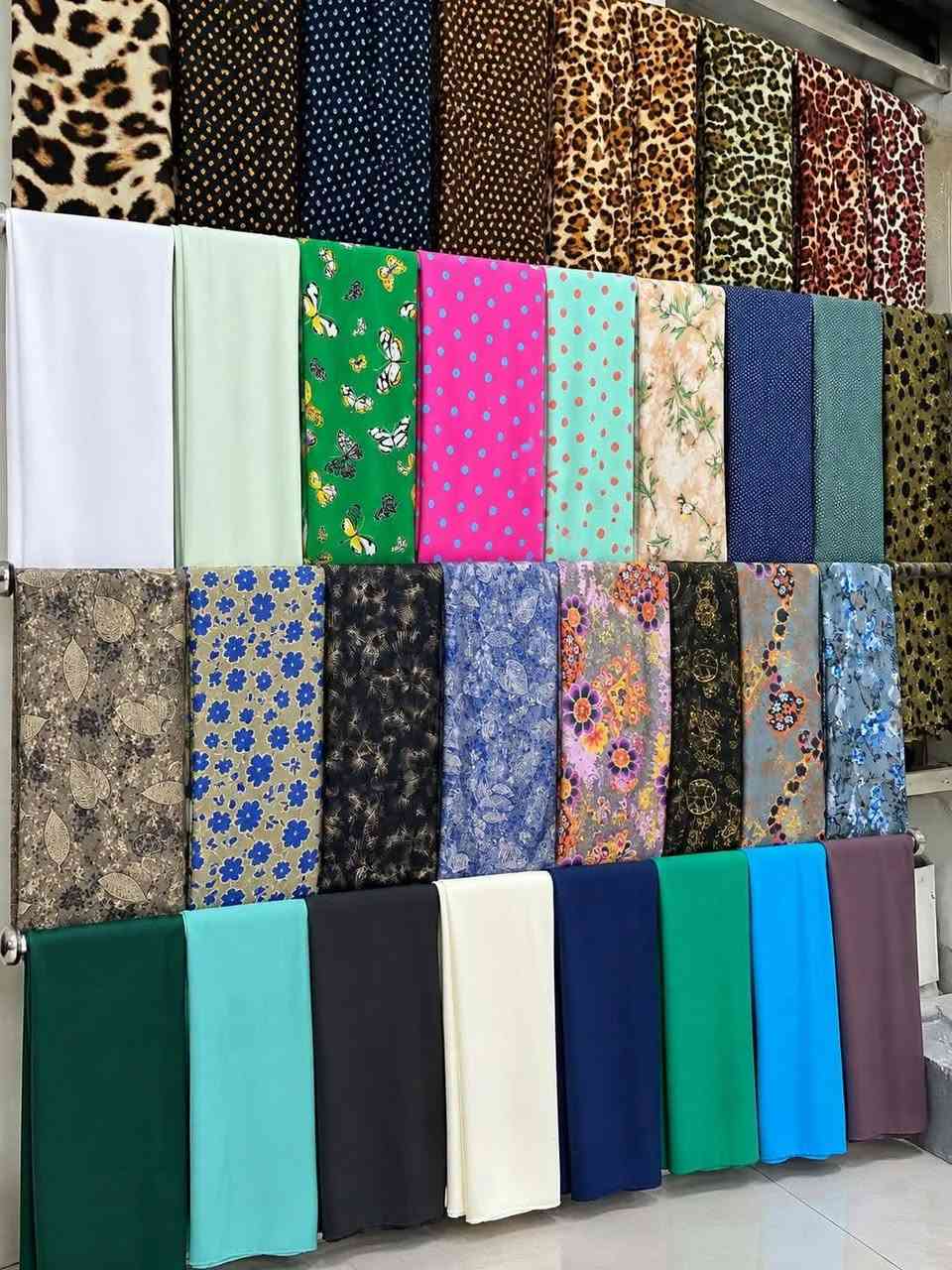 ملابس • بدون تفاصيل