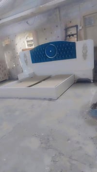 تخت خشب • نضافة ٩٠٪ • ثقيل
