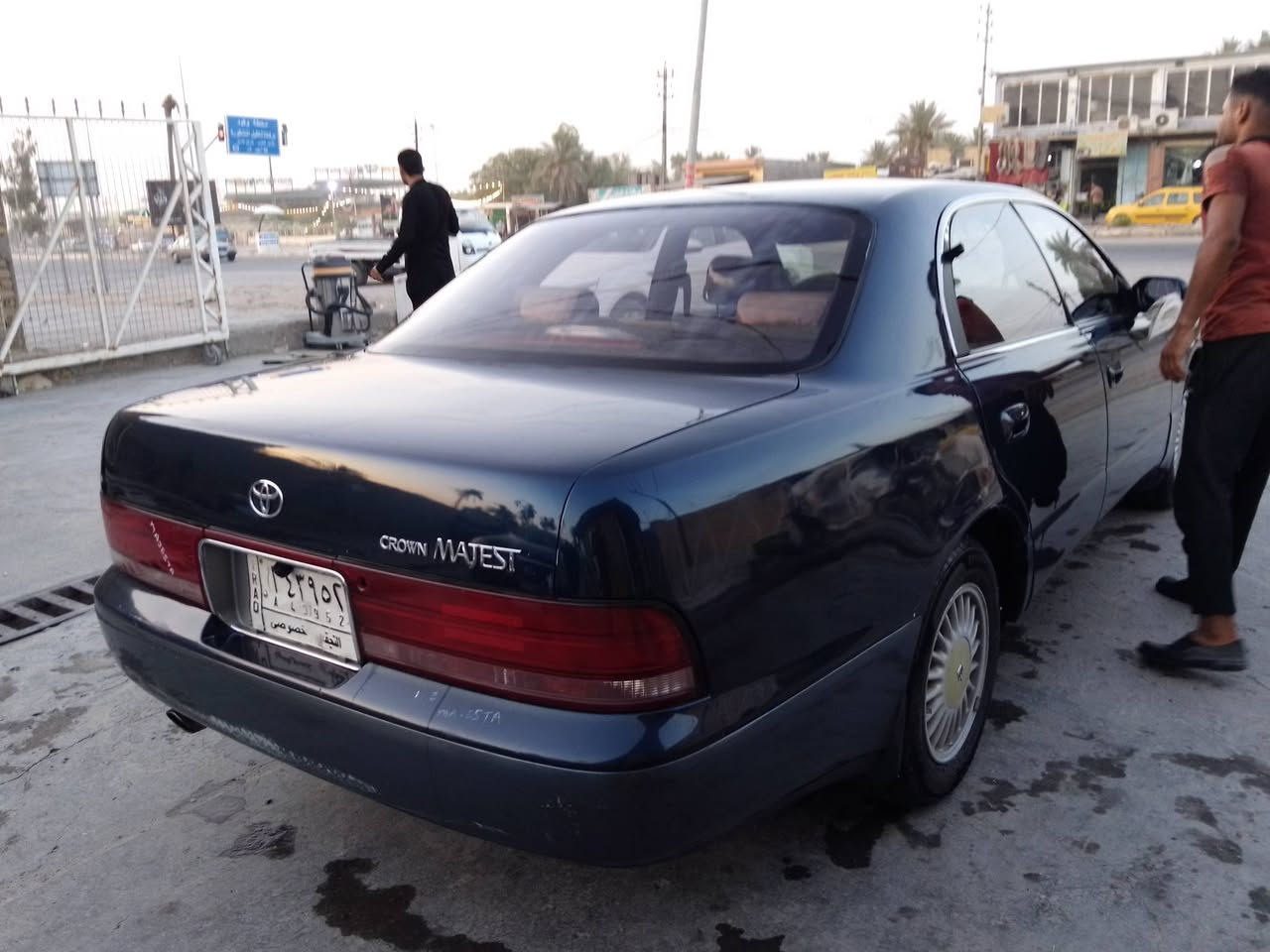 السلام عليكم للبيع كراون ماجسته موديل 1992محور محرك ٣٠٠٠ رياضي مكفوله من القصى ونقل جثه سنويته صاقطه راعيه موجود رقمه نجف نقصه حداديه فقط تبريد شغال مرايات جانبيه شفط كشنات كهربائيه يحتاجن تصليح السعر ٤٠ ورقه بيه مجال قليل العنوان الديوانية قضاء غماس رقم الموبايل ***********
