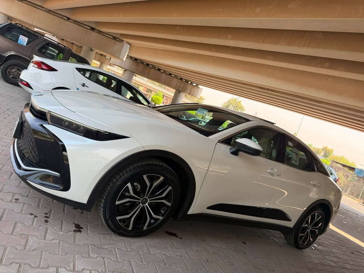 السلام عليكم اكرون موديل 2023 ياباني شركة عبد الطيف جميل هايربد بانزين ، محرك 2500 فئة السيارة واحد ع واحد برميون ، 4 كاميرات كشنات تبريد ، كراسي كهرباء وفتحة سقف ، بصمة ، رادرات امامية وتوقف ذاتي ، سيارة مكفولة من صبغ وفتح وكير محرك مكفول بيه 3 امكان بسيطات بارد ، وسيارة استعمال نظيف ، تخم تاير جديد ، وسيارة رقم بغداد وباسمي 

العنوان / بغداد السيدية 
السعر / 280$
وهذا رقمي /***********
