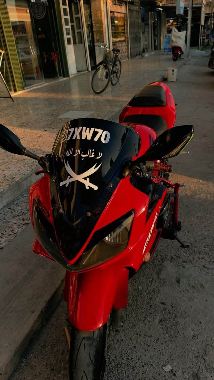 السلام عليكم
للبيع او المراوس بمحرك اكبر
Honda F4i

محرك 600cc

4 سلندر

ناقل حركة 6 غيارات

گير ومحرك كفالة

شلعة تشك الكاع

كهربائيات مكفولة كلة بلادي اي واير چطل ماكو

نضافة الكفرات 90‎%‎

باتري جديد

تايرات جدد

بلكات جدد 

فلاتر جدد

راديتر جديد يعني انسة شي اسمة حماوة

منضف الثلاجة والنوزلات وغرف الاحتراق يعني ادامة كاملة للمحرك

مي احمر زيتي

دهن موتول وبانزين محسن

عليها زراعة عيون حمر 

وبيهة منضومة زنون عالي ناصي

يعني من الاخير دراجة معتني بيها بشكل

الدراجة رقمها بغداد بأسمي لوحات انجليزية

تحويل ثاني يوم

مكاني بغداد حي العامل

السعر 4,800$ يعني 48 ورقة
رجائاً مايعجبك السعر اعبر المنشور السوك كلشي بي

***********
