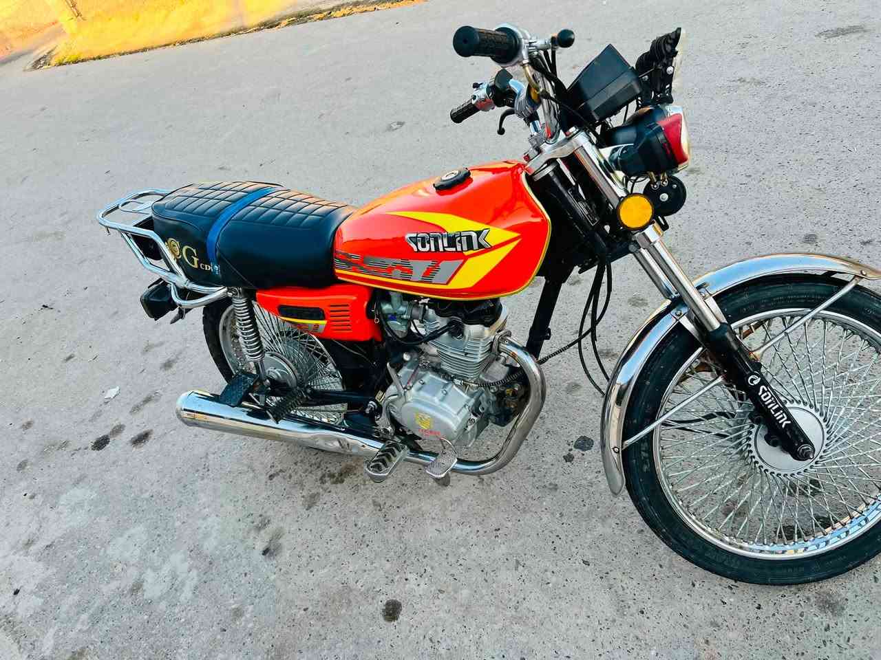 سلام عليكم تايكر مديل ٢١ دراجه حيل نضيفه وجاهزه من كلشي كهربائيات كلها شغاله  تانكي جديد
سعرها ٤٠٠. وبيها مجال بصيط.  ***********
