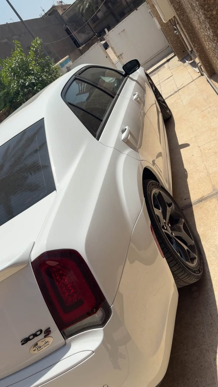 السلام وعليكم 
للبيع كرايسلر S300 وكاله هارلم موديل 2023 
رقم اربيل باسمي 
فول مواصفات 
السعر 385 ورقه وبيها مجال بسيط 
الموقع بغداد حي القادسيه 
للاستفسار ***********
