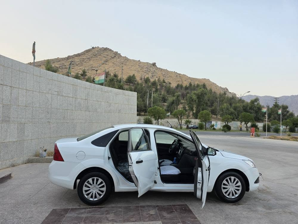 ماشاڵڵەی لێبیت ریک لۆکە 
بەمانای کەلیمە ماڵی دۆستەو نرخیشی زۆر مناسبە بەنزینیش  زۆر کەم دەخوات 
فۆرد فۆکس مۆدیل 2009 رەقەم سلیمانی سەنەوی رەقەمی تازەی تاکو 2030 بەناو خۆمەوەیە فاحسیشی تازەیە 
گێروو مەکینەو کامل تندوو تۆڵیو کامل کارەبایاتی بەشەرتە بورخی لیبانەدراوە هەموو گیانی لەسەر دەقی شەریکە ماوەتەوە تەنیا یەک چەمەلەخی پیشەوەی سبووخە بی ناو  لەگەڵە پەڵەیەکی بن دەرگایەک ماشاڵڵە سەیاڕەکە ریک لۆک ماوەتەوە دوولاڕیک مەسرووفی تیانیە 
سەخفو شانی شوختیکیشی پیو نیە 
تایەو ویلو پاتری لۆکە 
ئایپادە دەبڵ گێرە تۆماتیکو حادیە سویچ کۆنترۆڵا جام کارەبایە هەمووگیانیشی بەشەڕتە 
شوێن رانیە *********** نرخ ک $63 رانية, السليمانية
