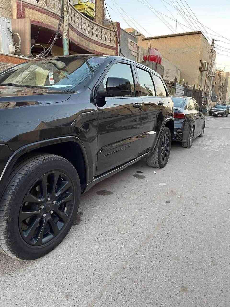 جراند شيروكي • مكينة V8 • جنط 20