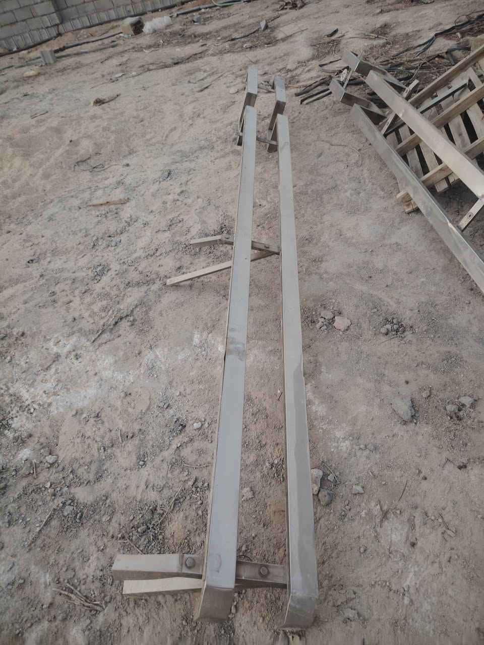 سلام عليكم سبايدرات للبيع مشدودات على سطحه كنتر ويكب هينو 17 فافون والسبيدرات خطين كرين المكان بصره *********** زبير
