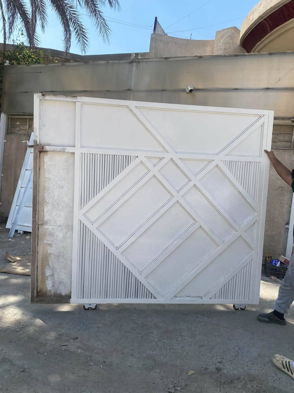 سلام عليكم باب سلايت ثقيل ارتفاعه 200 وعرض 340  مكاني بغداد الدوره سعره 200وبي مجال قليل 
***********
