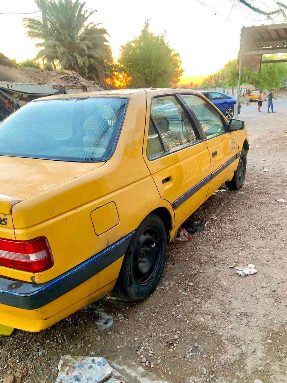 بيجو لميس 2013 گير محرك مكفول تبريد بي ليك 
كلشي جاهز بيها وكلشي مبدل بيها من ايدك للشارع مباشرة 
تخم تاير جديد صدر خلفي امامي جديد رقم أنكليزي بغداد ( 11 ) بأسمي تحويل ثاني يوم السعر 30 وبيها مجال وبالخدمة الاتصال  ( *********** ) بي واتس اب.
