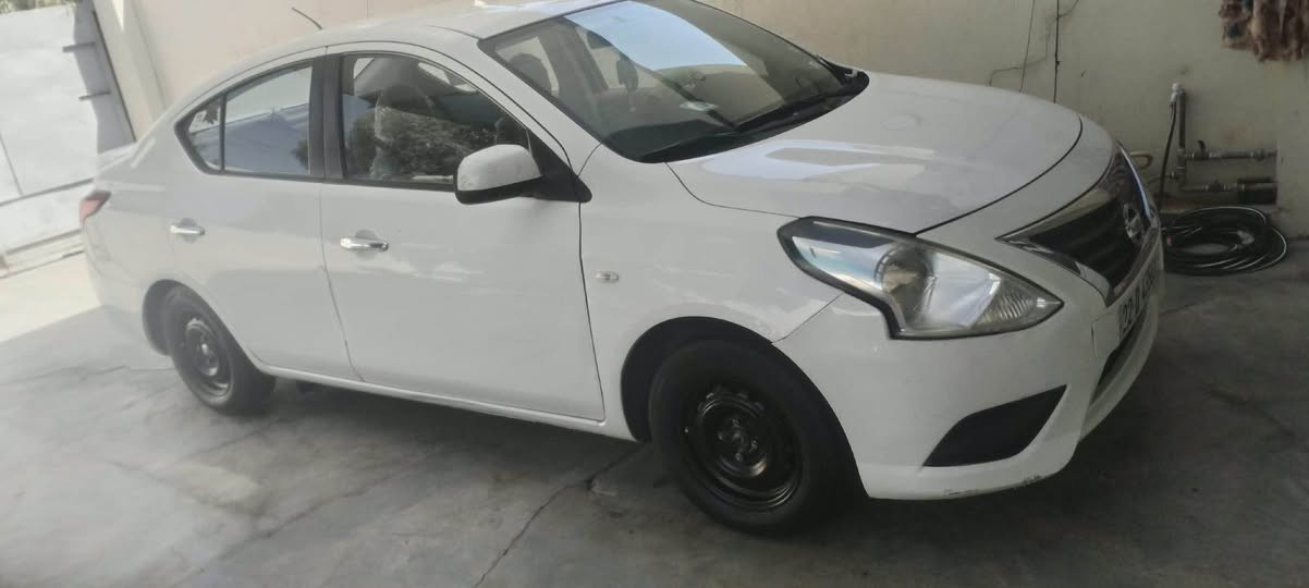 نيسان صني ٢٠١٧ هندي 
ماشيه ١١٥ كيلو 
السونر موجود بالصوره 
مكان السياره ديالى خانقين 
***********
السعر ٨٨ وبي مجال بسيط خناقين, ديالى
