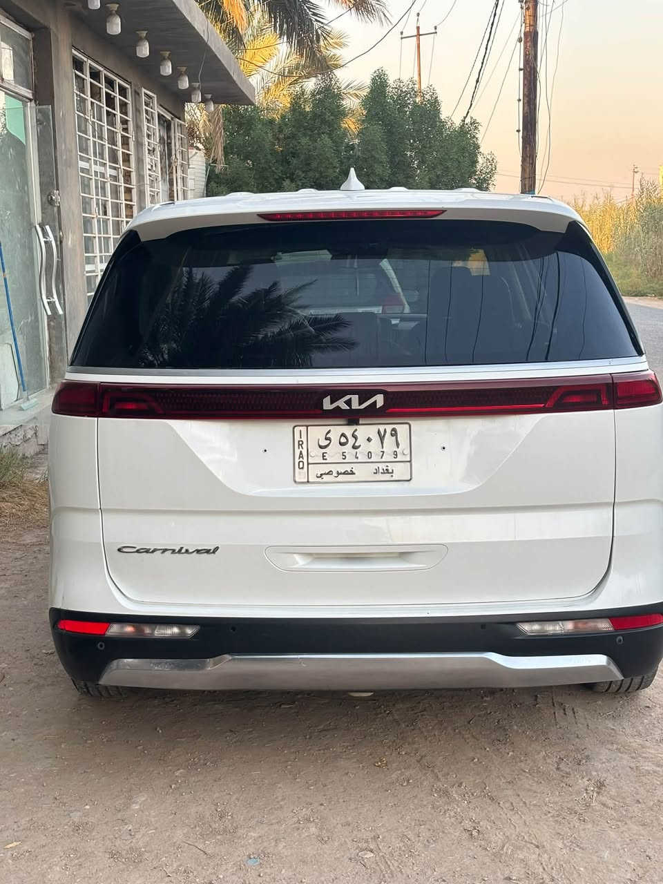 كيا كرنفال موديل 2022     
المحرك: V6 سعة 3.5 لتر GDI
* القوة: 290 حصان
* القير: أوتوماتيك 8 سرعات
* الدفع: أمامي FWD
* المقاعد: 7 ركاب 
* حجم التاير : 17 إنش
* شاشة: 8 إنش 
*حساس خلفي 
* رادار امامي وخلفي 
* Apple CarPlay وAndroid Auto
* كاميرا خلفية
* نظام تحذير ومساعدة تفادي الاصطدام الأمامي (FCA)
* مراقبة النقطة العمياء 
*تشغيل عن بعد 

السياره ماشيه ١٠٣ ألف ميل قابل للزيادة 
السيارة تحويل مباشر 
رقم بغداد خصوصي 
السعر المطلوب  ٢٤٠ ورقه وبيه مجال 
   
وارد أمريكي الضرر تبديل صندوق وصبغ جاملغ خلفي  أيسر 
  للتواصل اتصل على الرقم ***********
مكان السياره  بابل
