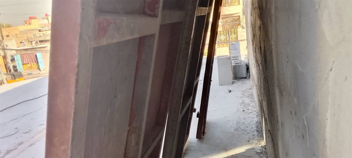باب محل كامل بس جيب وشد حت جرج بت وياه السعر 100بكاني بصره حيانيه ***********
