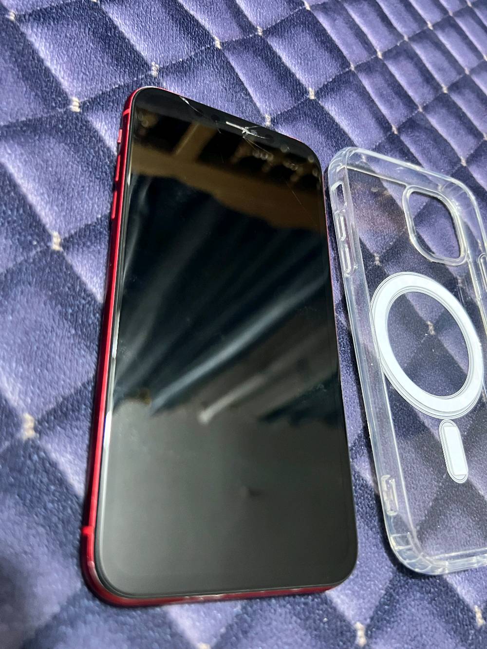 سلام عليكم من رخصه الاكروب جهازiphone11  للبيع او مراوس ب( ايفون ثاني فقط🔔) ركزلي★.
جهاز ايفون11 كامرتين لون احمر❤
بطاريته 100%💯 نوعيه الجيده 
ذاكرته128ونضافت الجهاز 80%
جهاز اداء سلس جدا كامرته 📸تصوير واضح ومرتب 🎬
بي كسر بسيط ب اكلاسه مالته مثل مموضح بلتصوير ولضهر مفطور بس مماثر ابد اقتصادي بلشحن مالته كلش سيم كارت شغال 
 ( الجهاز مبدل بي شاشه وبطاريه نوعيه اصليه  وفيس ايدي ميشتغل) 
مكاني ناصريه مركز صوب الشاميه تقاطع الرايه📍
***********📞
اخوان سعر225